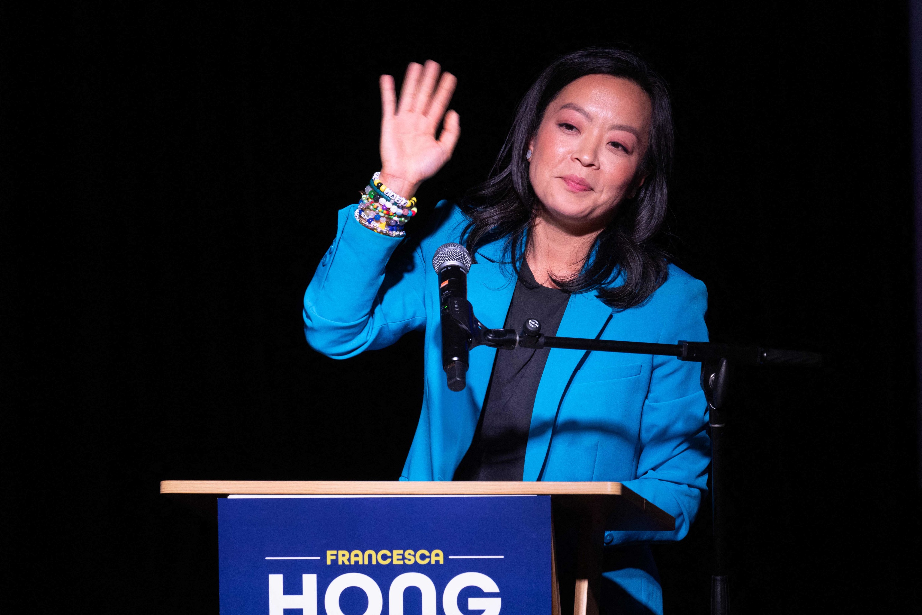 Francesca Hong, se dirige a sus simpatizantes.