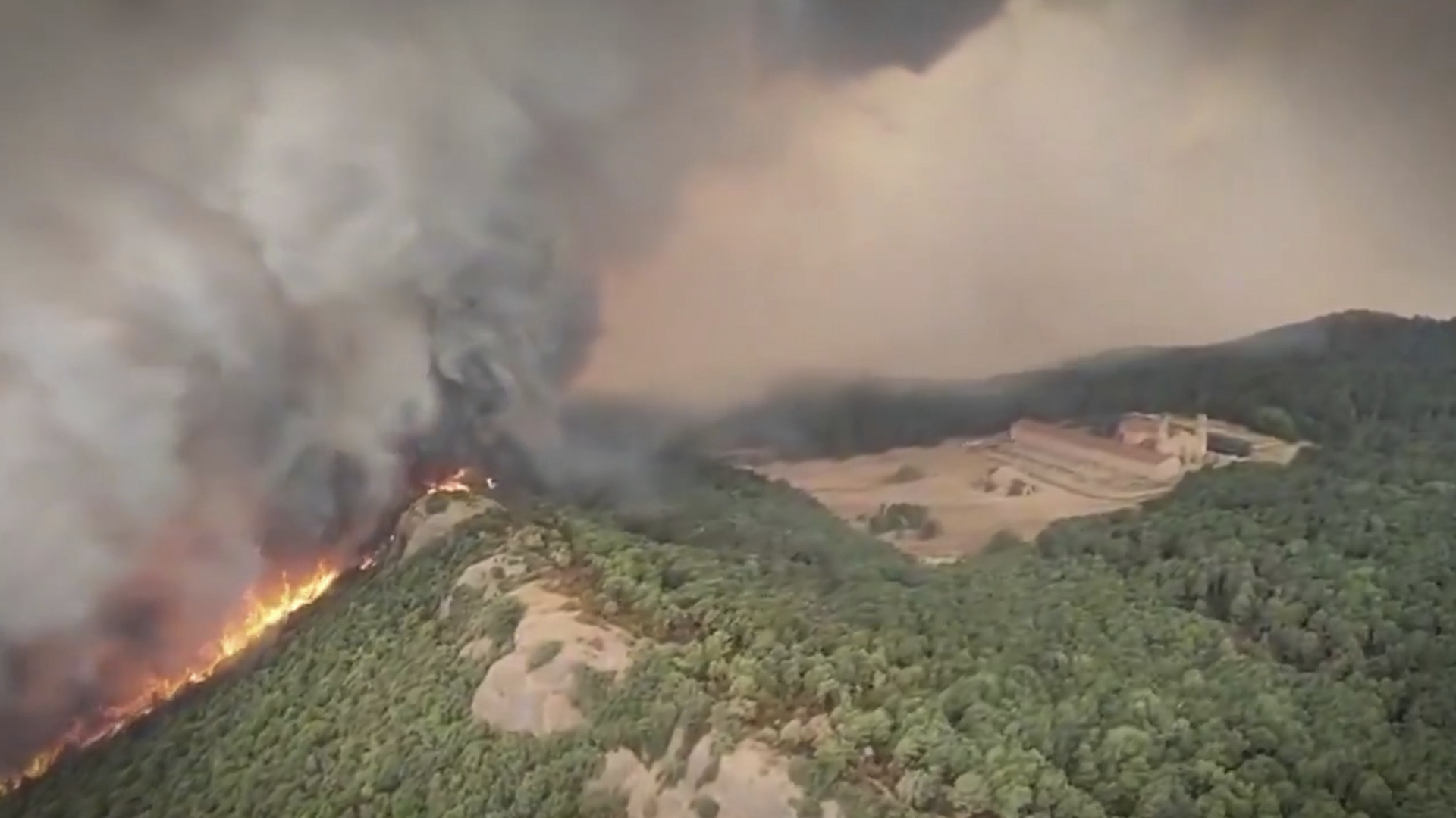 Imagen aérea del incendio en San Juan de la Peña