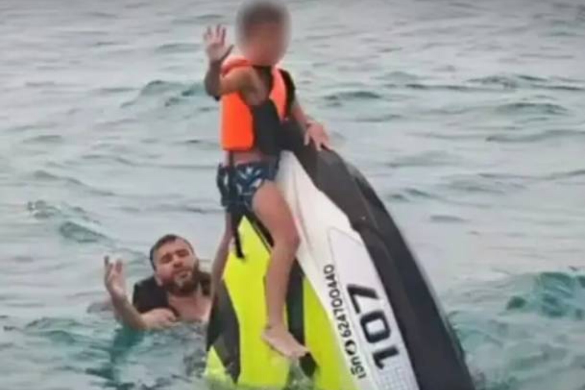 Momento del rescate de la familia francesa