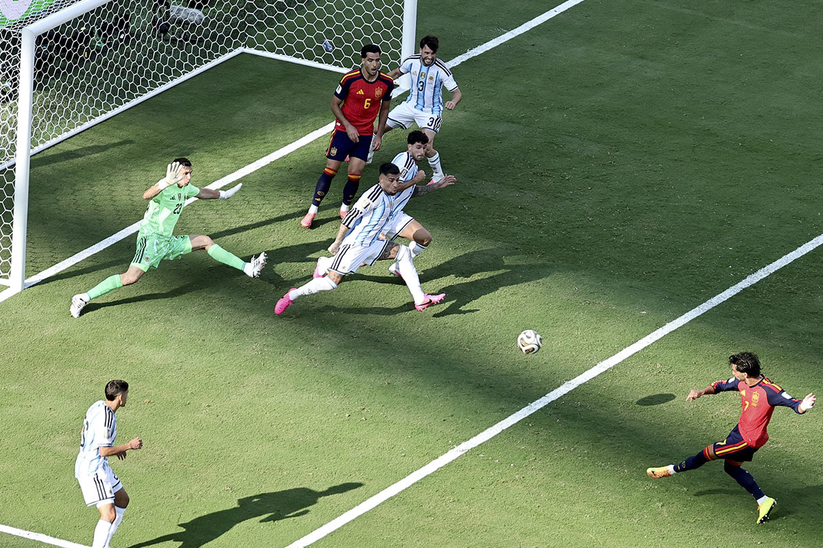 Ferran Torres marca el gol que le da la victoria a Espa�a contra Argentina en la final del mundial del pasado 19 de julio