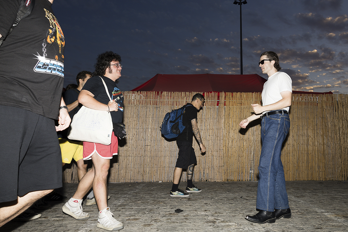 Los miembros de Alcalá Norte llegando al recinto del festival