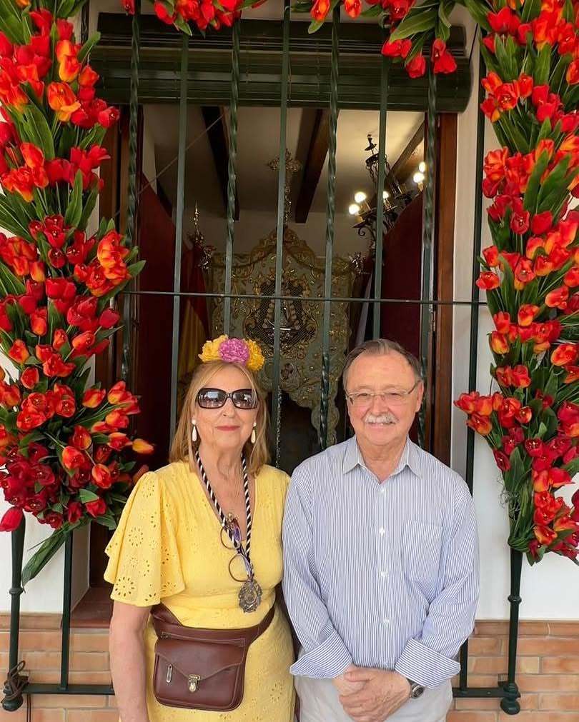 Vivas junto a su mujer en El Rocío