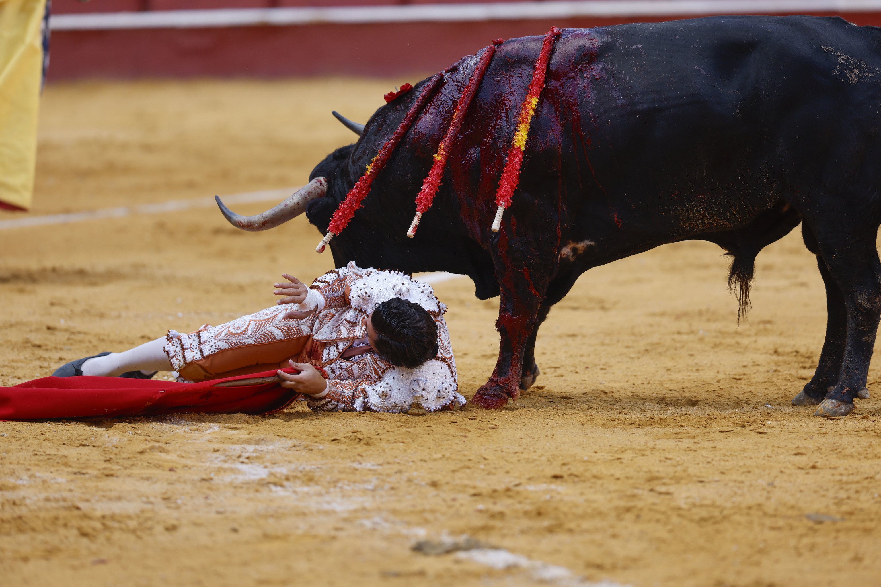 Morante, cogido por el primer toro de la tarde