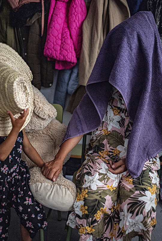 Linda y su hija Nani, juntas en el polígono del Tarajal de Ceuta.