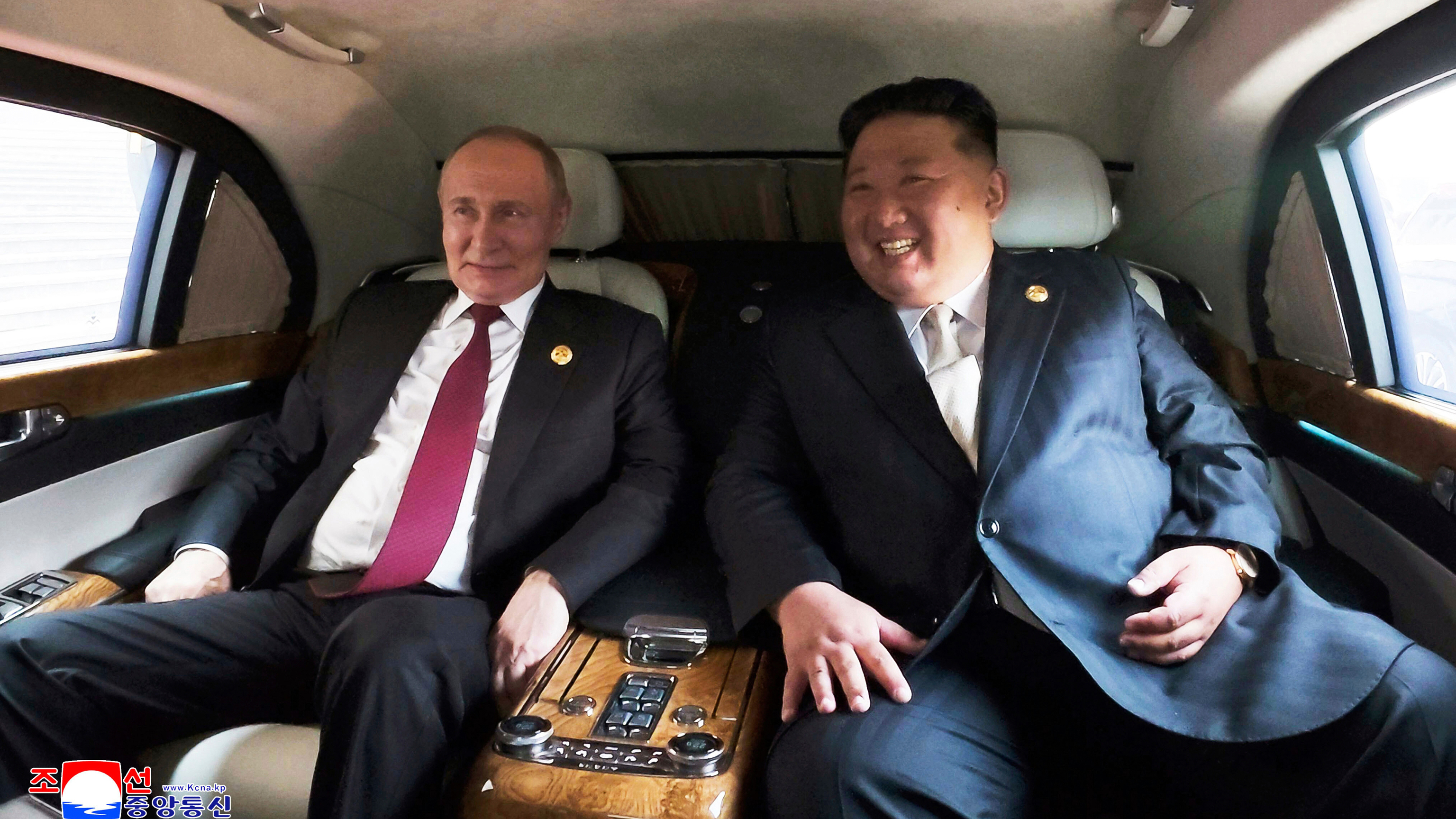 Putin y Kim conversan en Pekín, el año pasado.