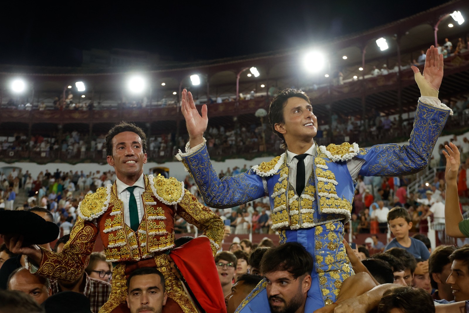 Roca Rey y David de Miranda salen a hombros de la plaza de La Malagueta