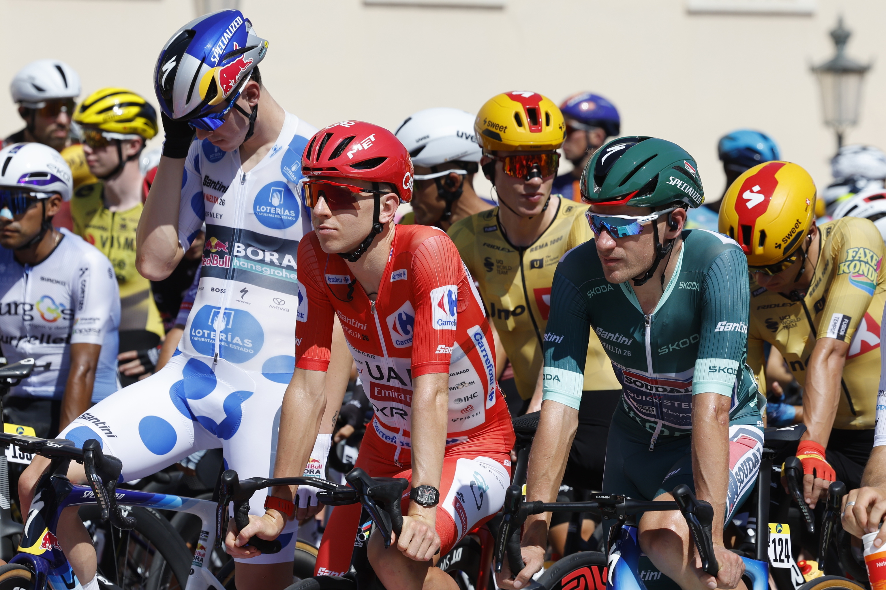- (L-R) Birtish rider Callum Thornley of team Red bull Bora Hansgroh in the mountain leader's polka-dot jersey, Slovenian rider Tadej Pogacar of team UAE Team Emirates XRG in the overall leader's red jersey, and British rider Ethan Hayter of team Soudal Quick-Step in the points leader's green jersey, at the start of the second stage of the La  lt;HIT gt;Vuelta lt;/HIT gt; a  lt;HIT gt;Espana lt;/HIT gt; cycling tour, over 215.2km from Monaco to Manosque, France, in Monaco, 23 August 2026. (Ciclismo, Francia) EFE/EPA/SEBASTIEN NOGIER