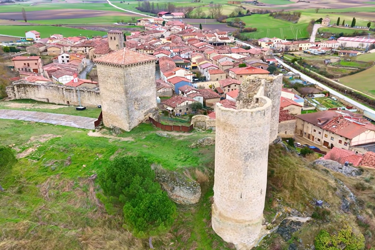 La villa medieval de Burgos rodeada por una de las murallas mejor conservadas de Espa�a