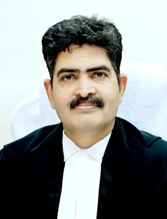 El juez Anoop Kumar Dhand, responsable de la resolución.