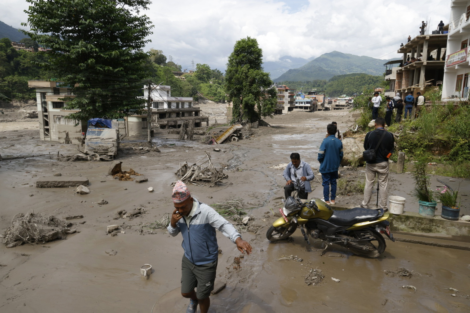 Destrucción causada por la riada en el pueblo nepalí de Trishuli Bazar.