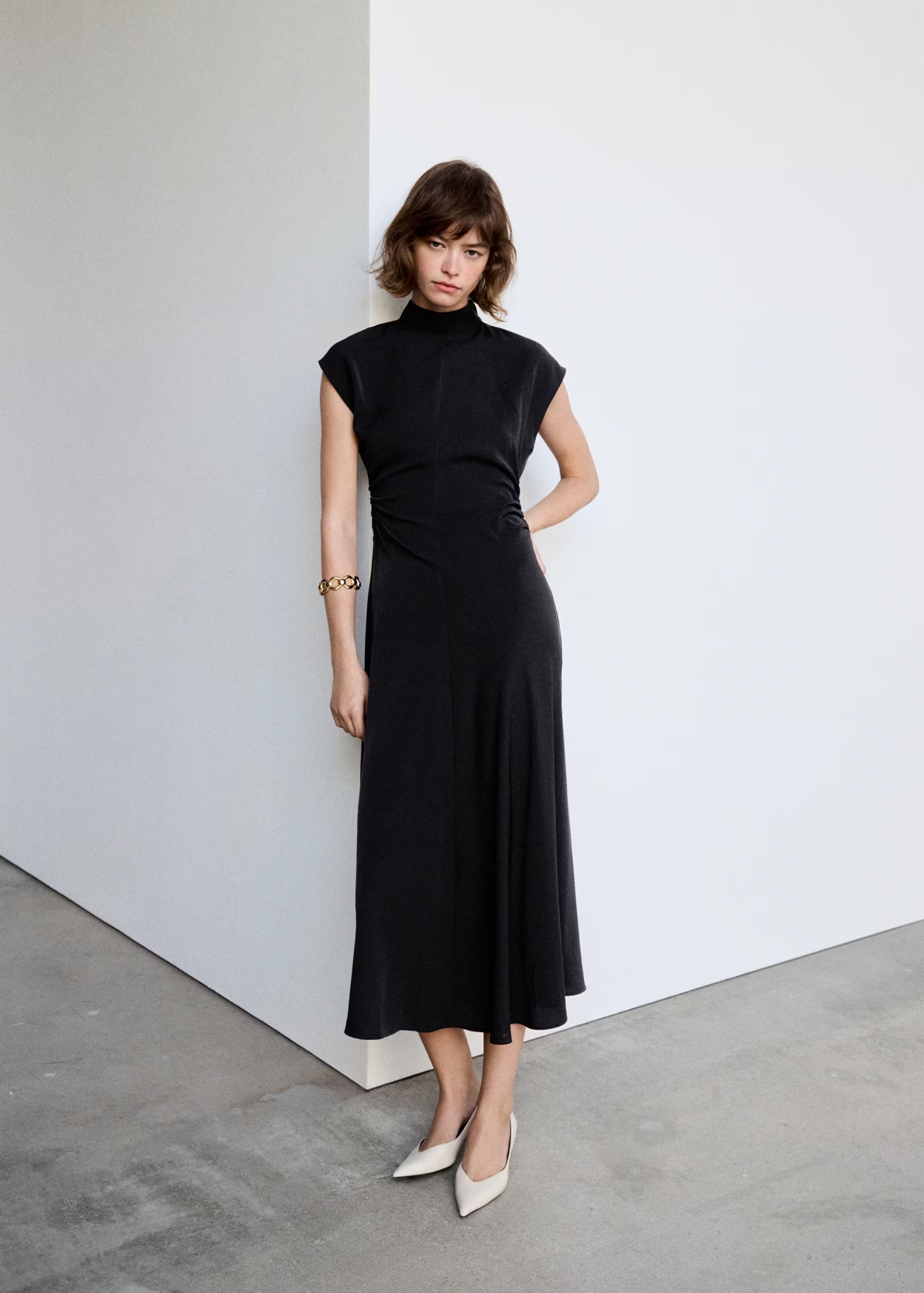 Nuevo en Mango; prendas que podrás ponerte desde hoy mismo y que serán tus básicos imprescindibles hasta noviembre: vestido midi
