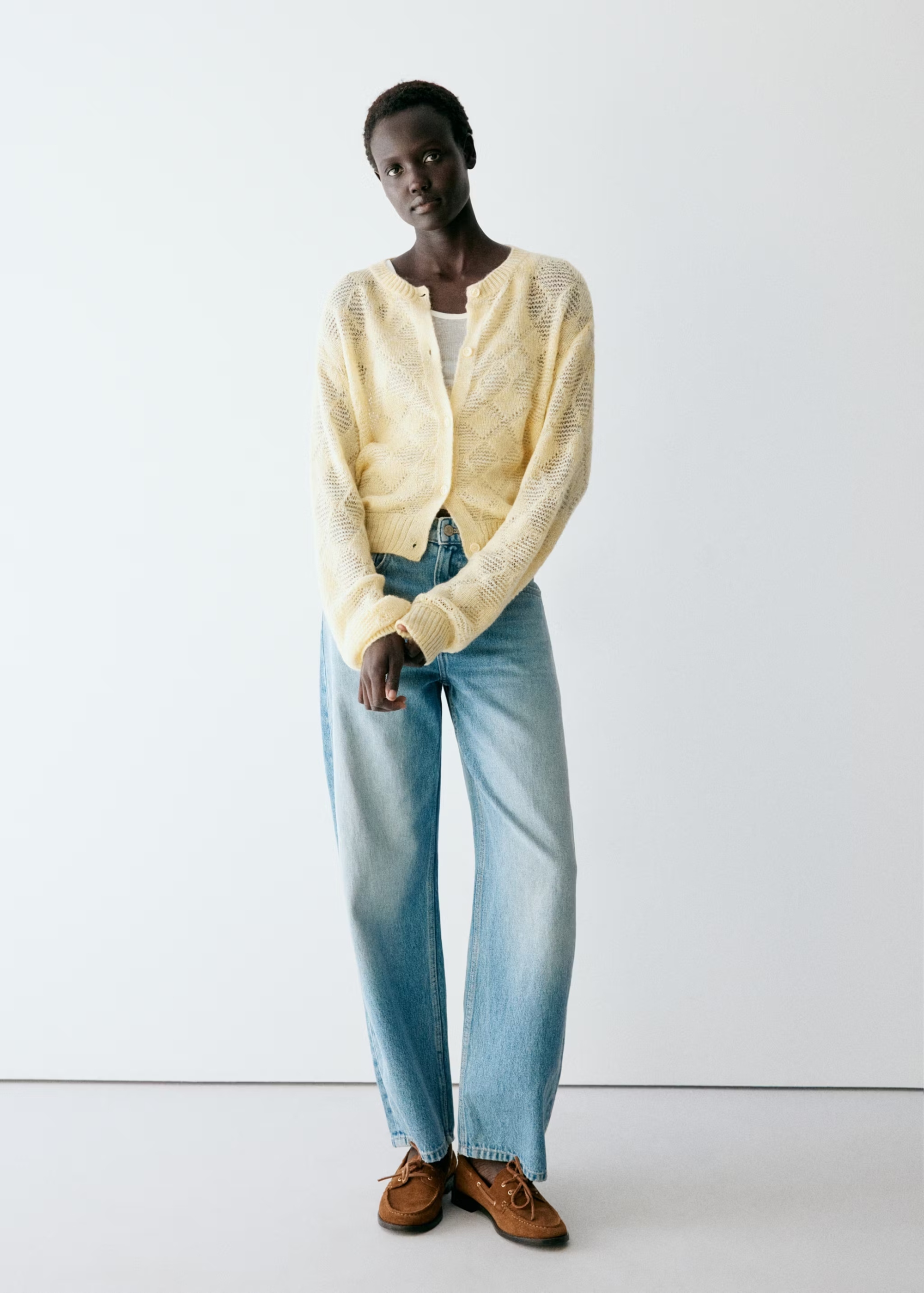 Nuevo en Mango; prendas que podrás ponerte desde hoy mismo y que serán tus básicos imprescindibles hasta noviembre: cárdigan de punto