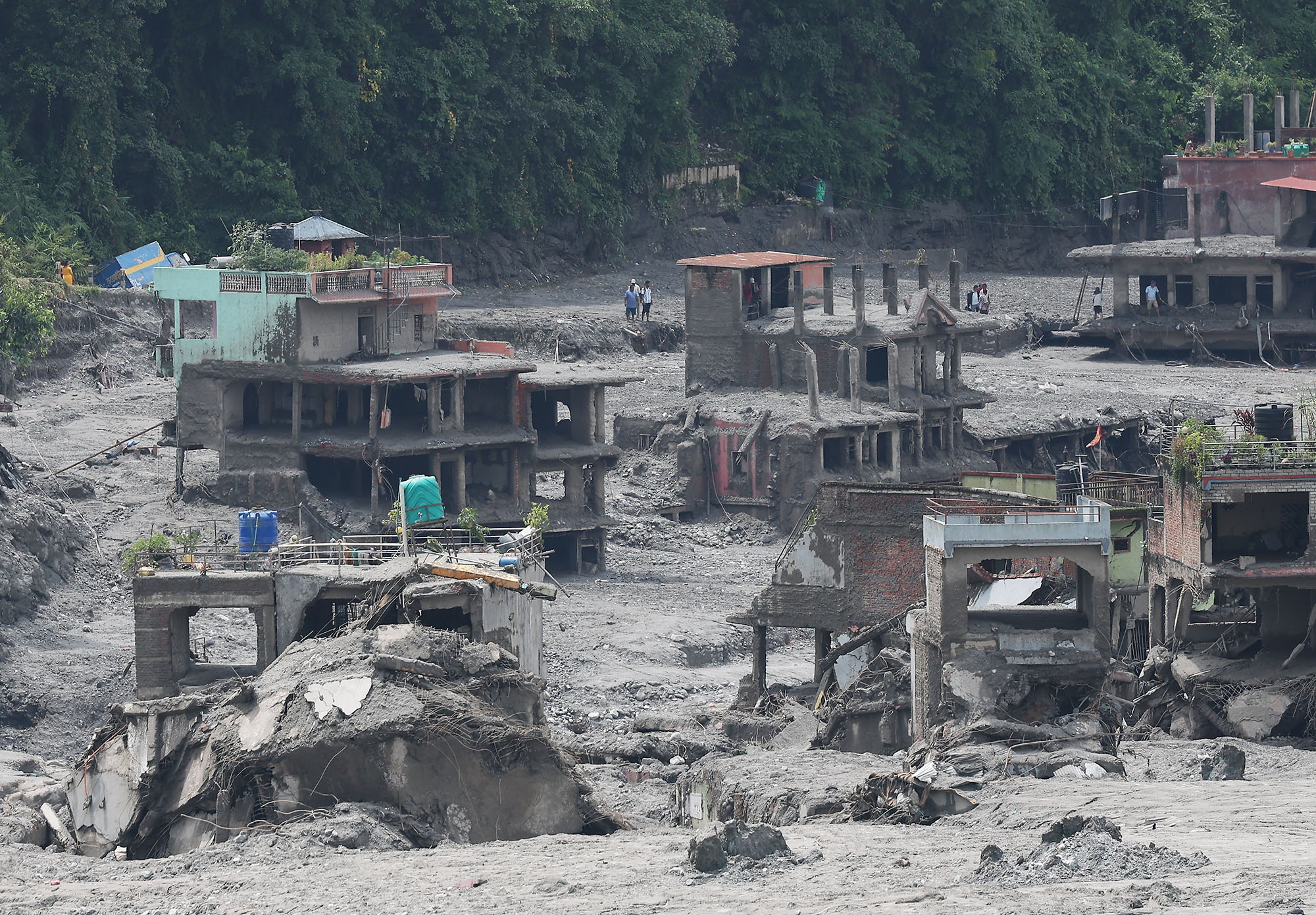 Casas en ruinas en Nepal tras la inundación