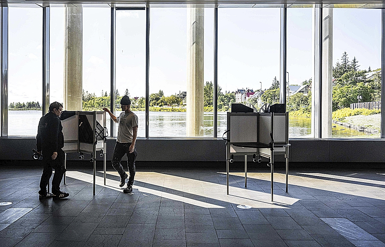 Cabinas de las utilizadas ayer en el ayuntamiento de la capital para referéndum celebrado en Islandia.