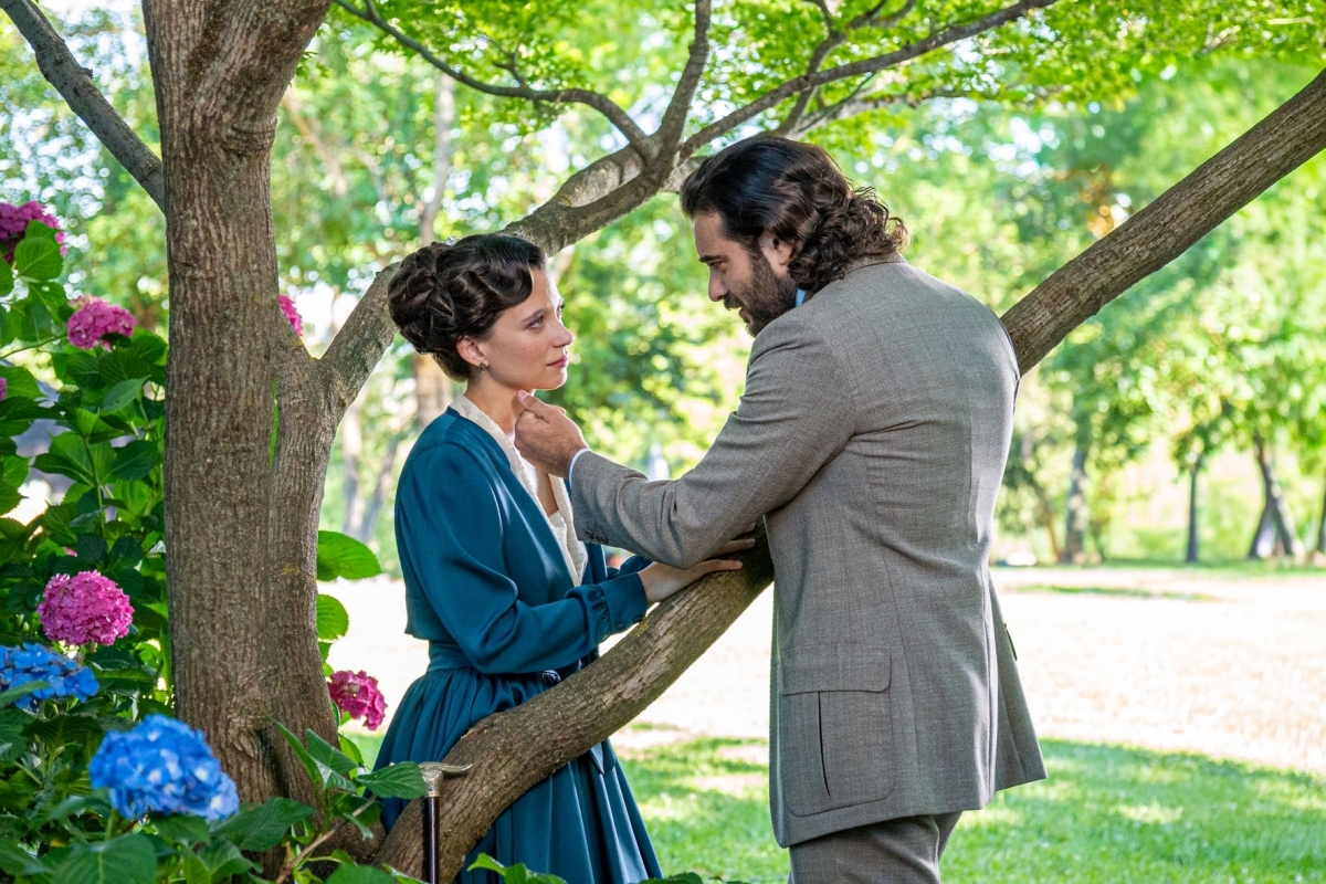 Avance semanal de 'La Promesa' del 31 de agosto al 4 de septiembre: Carlo le pide matrimonio a María y Máximo quiere llevar a Ángela hasta el altar