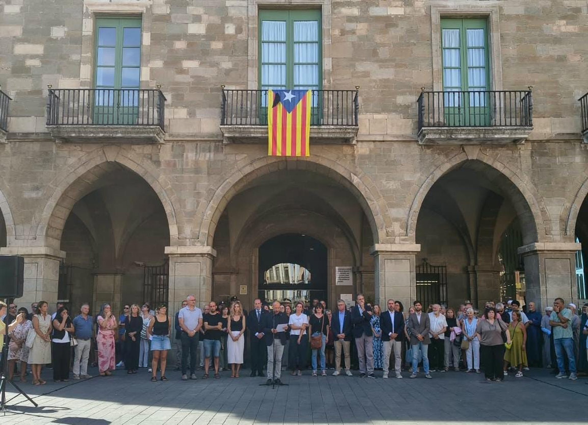 Minuto de silencio en Manresa encabezado por el alcalde de la localidad barcelonesa, Marc Aloy.
