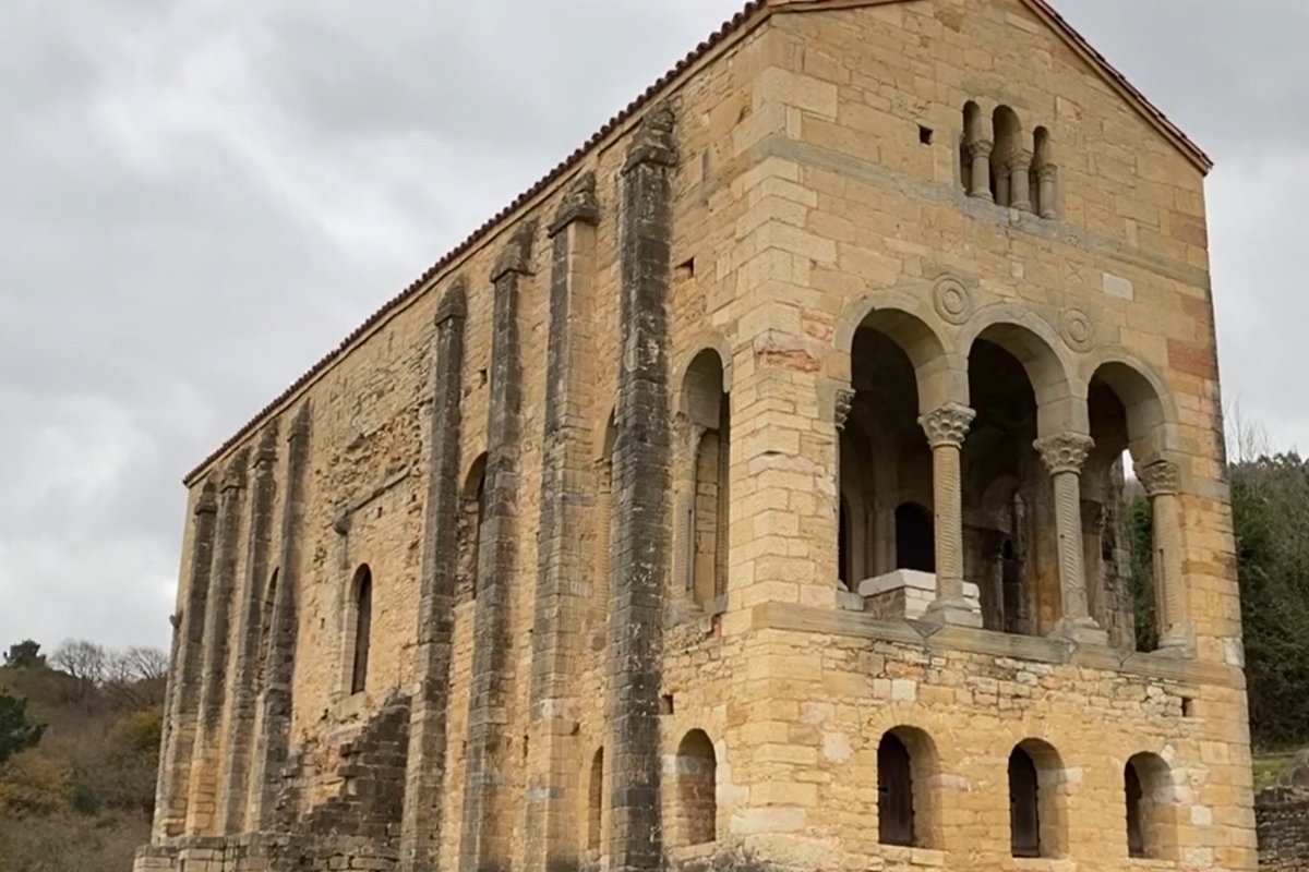 La iglesia prerrom�nica de Oviedo declarada Patrimonio de la Humanidad que cambi� la arquitectura medieval