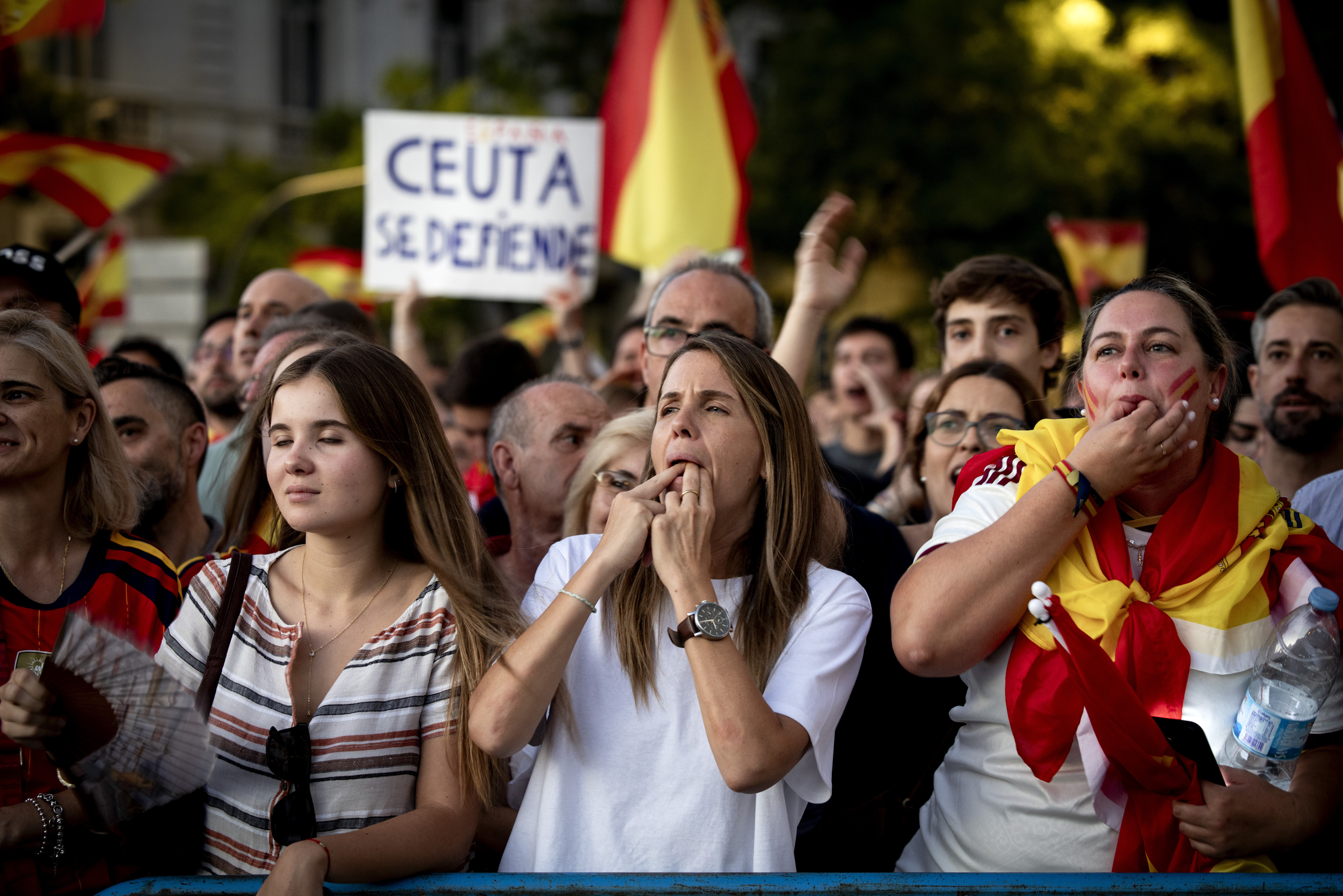 Manifestantes en favor de Ceuta, ayer, en Madrid.