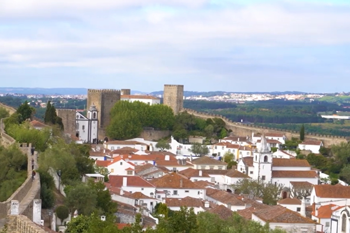 El pueblo medieval m�s bonito de Portugal est� a una hora de Lisboa: murallas del siglo XII, casas blancas y obligatorio para amantes del chocolate