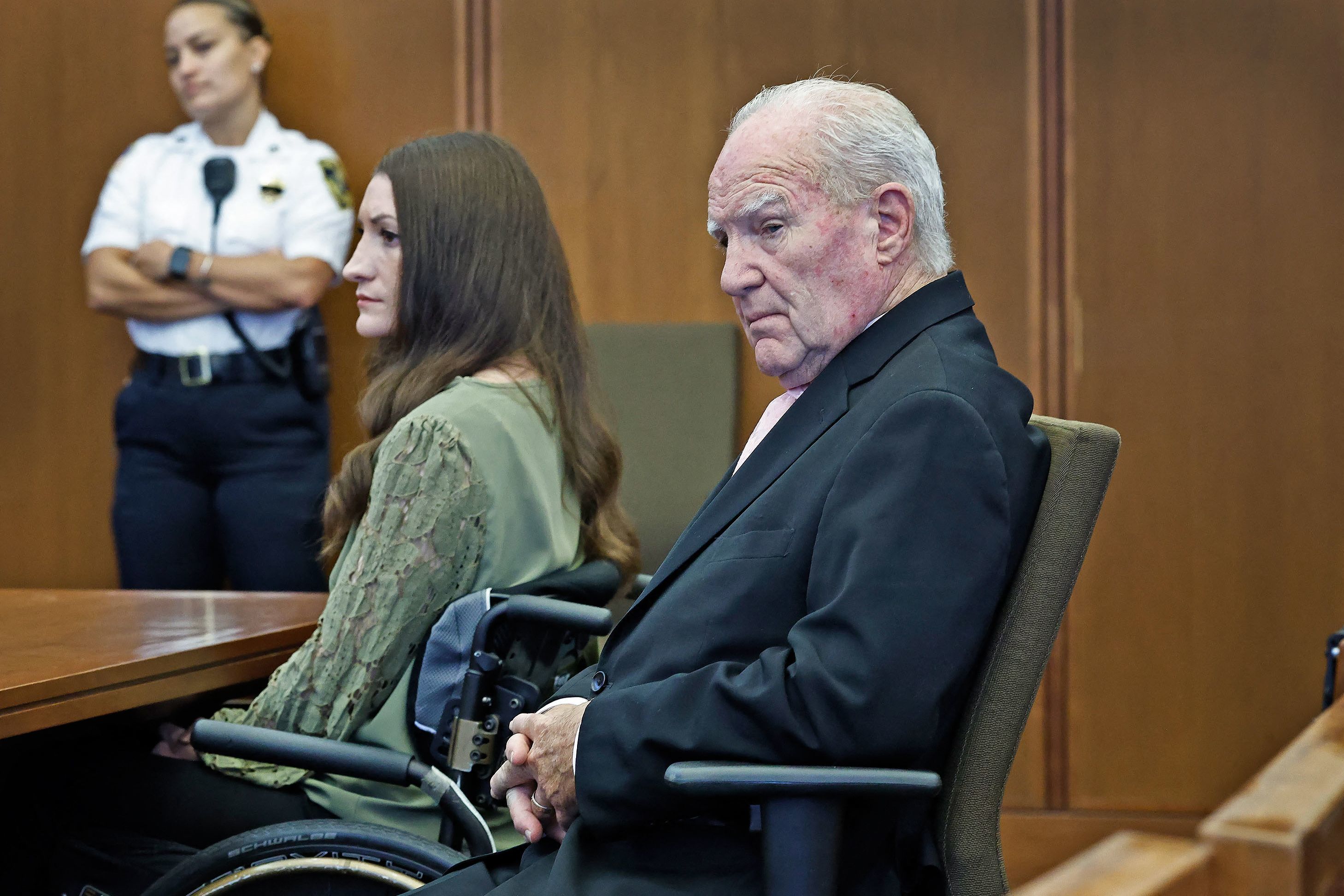 Lindsay Clancy y su abogado, Kevin Reddington, durante el juicio.