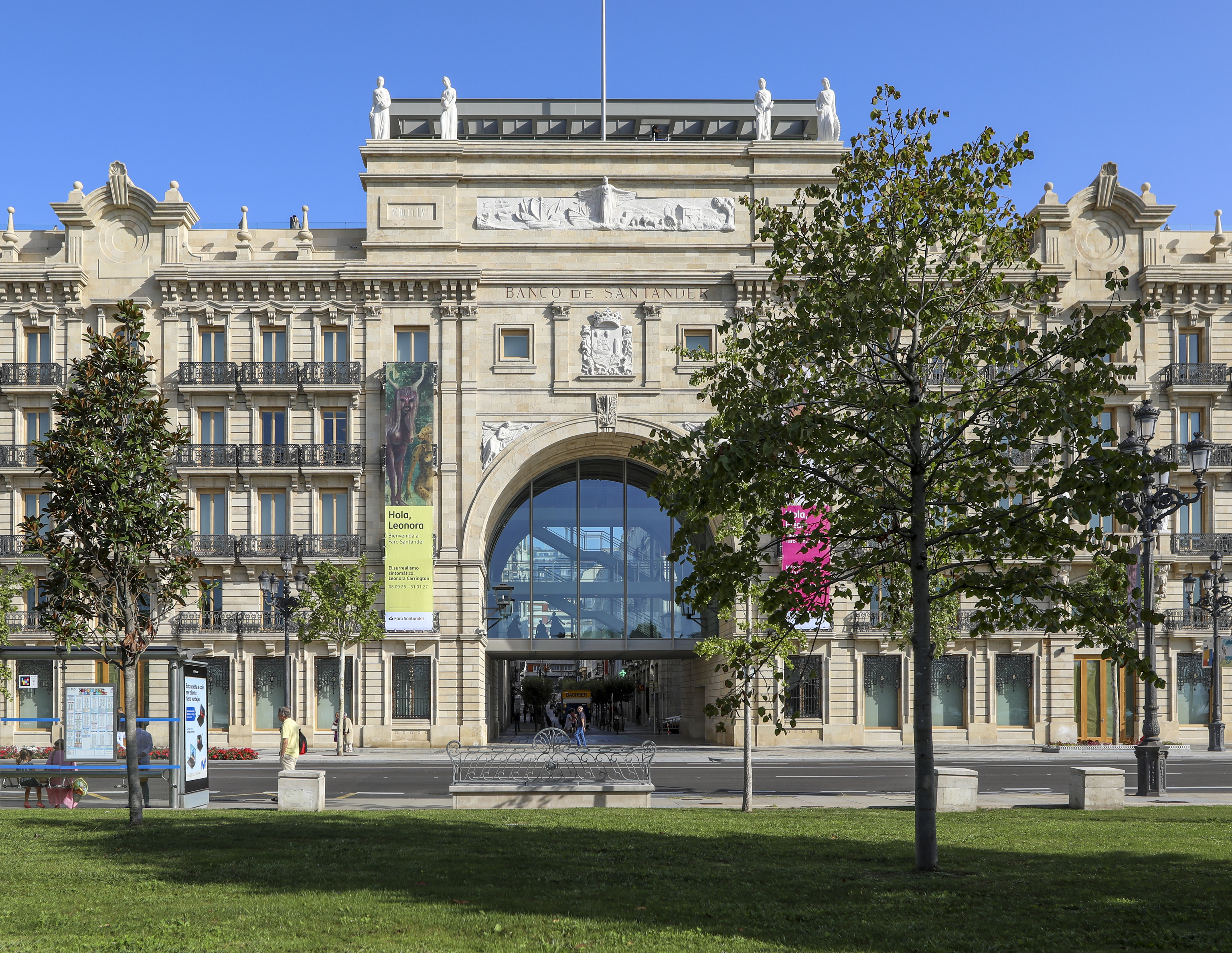 Fachada de Faro Santander en el histórico edificio Pereda.