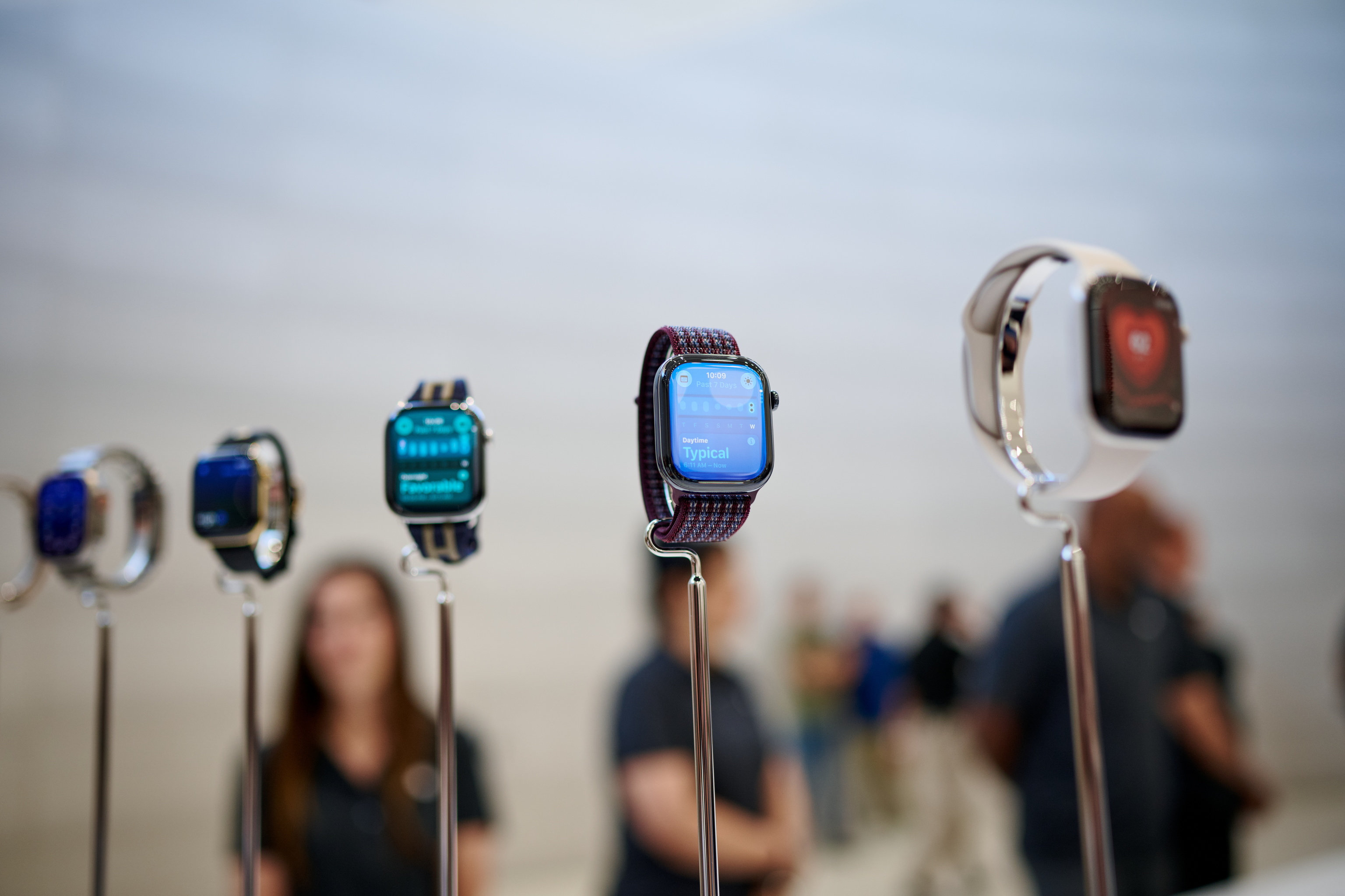 Varios modelos de Apple Watch presentados este miércoles.