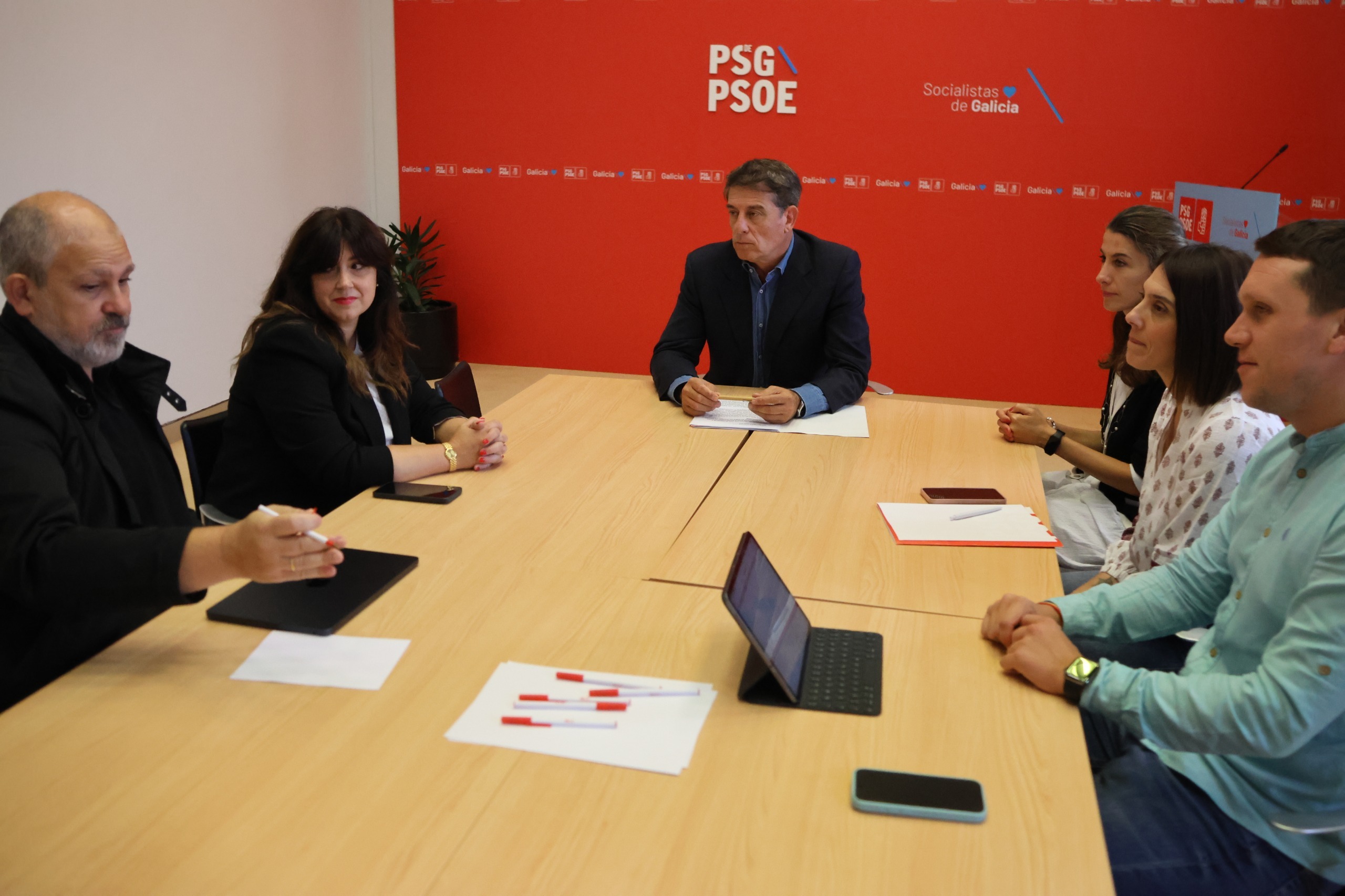 José Ramón Gómez Besteiro, en su reunión con representantes de Confapa Galicia.