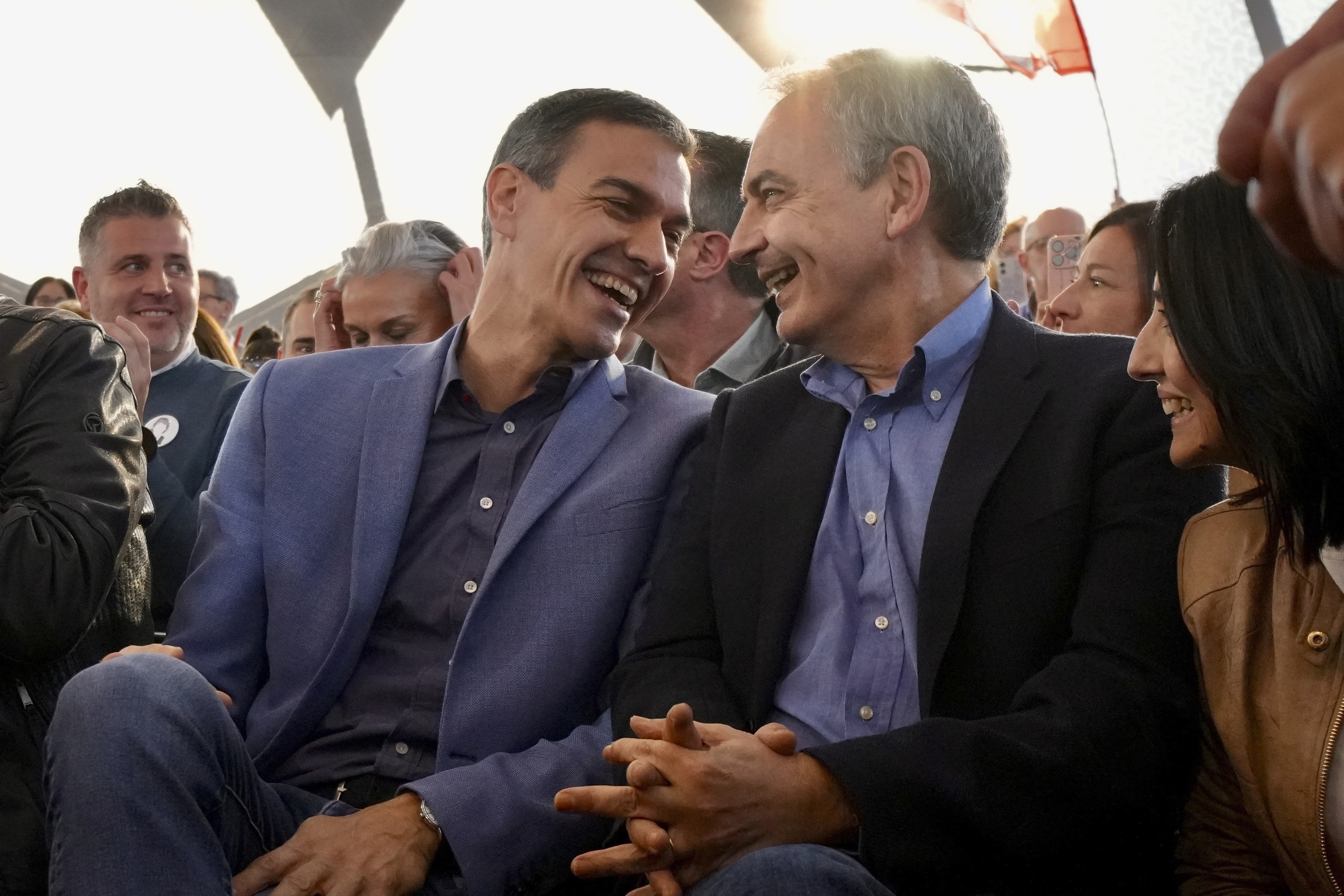 Pedro Sánchez y José Luis Rodríguez Zapatero durante un mitin