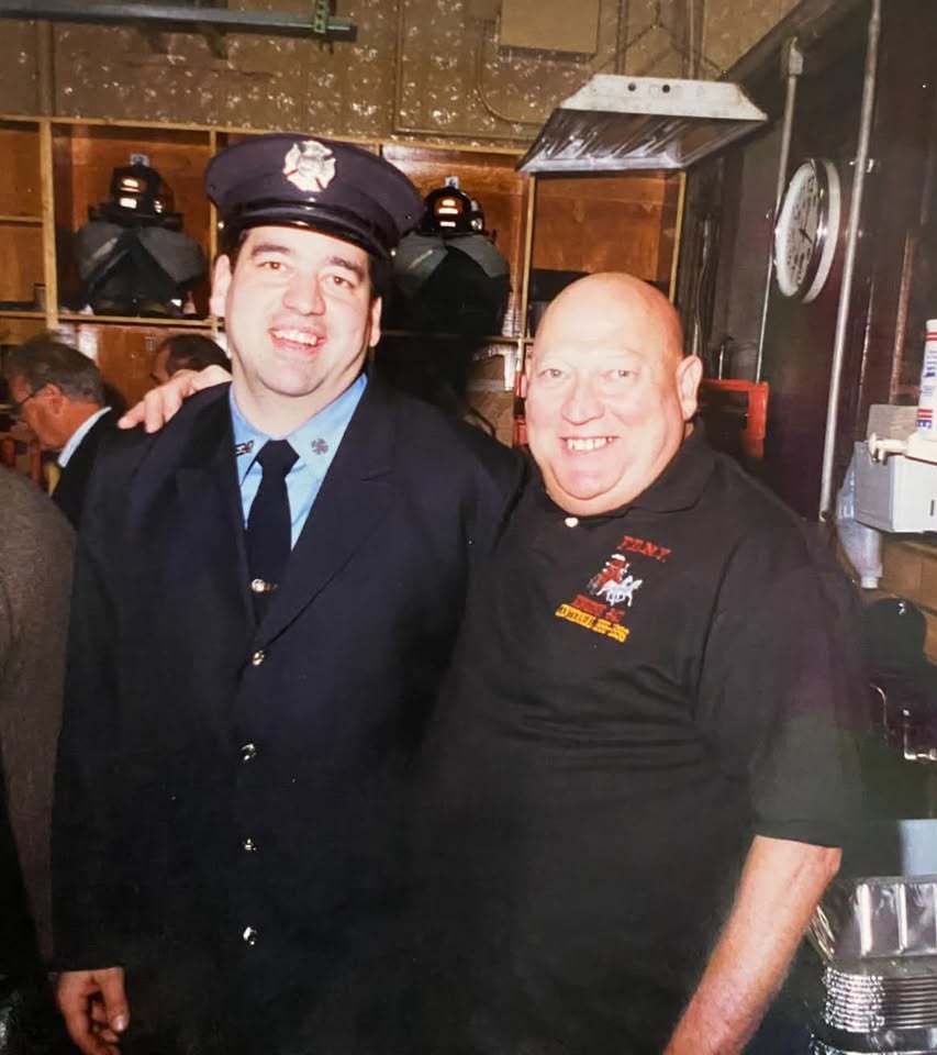 Michael D'Angelo con su padre en 1996.