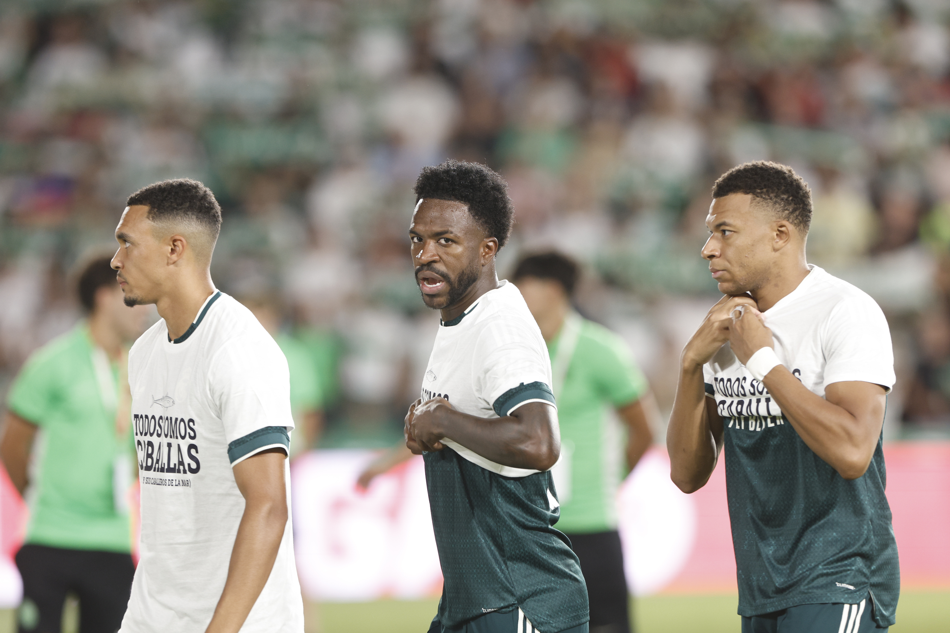 Vinicius, Mbappé y Konaté evitan lucir el mensaje de apoyo a Ceuta antes del Elche - Real Madrid | LaLiga EA Sports 2026 - 2027