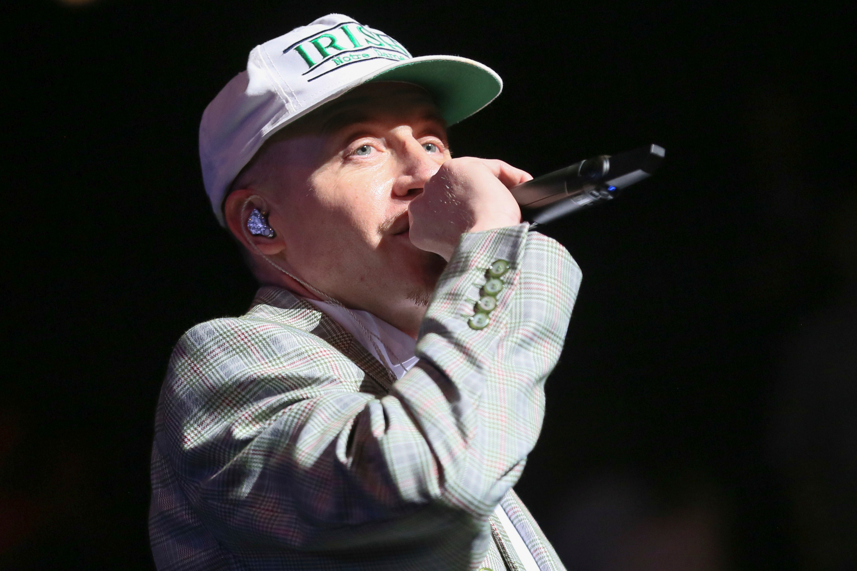 Macklemore, el músico expulsado por su apoyo a Palestina.