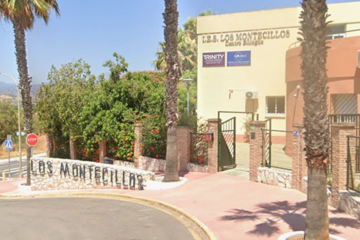 Fachada del I.E.S. Los Montecillos, en Coín.