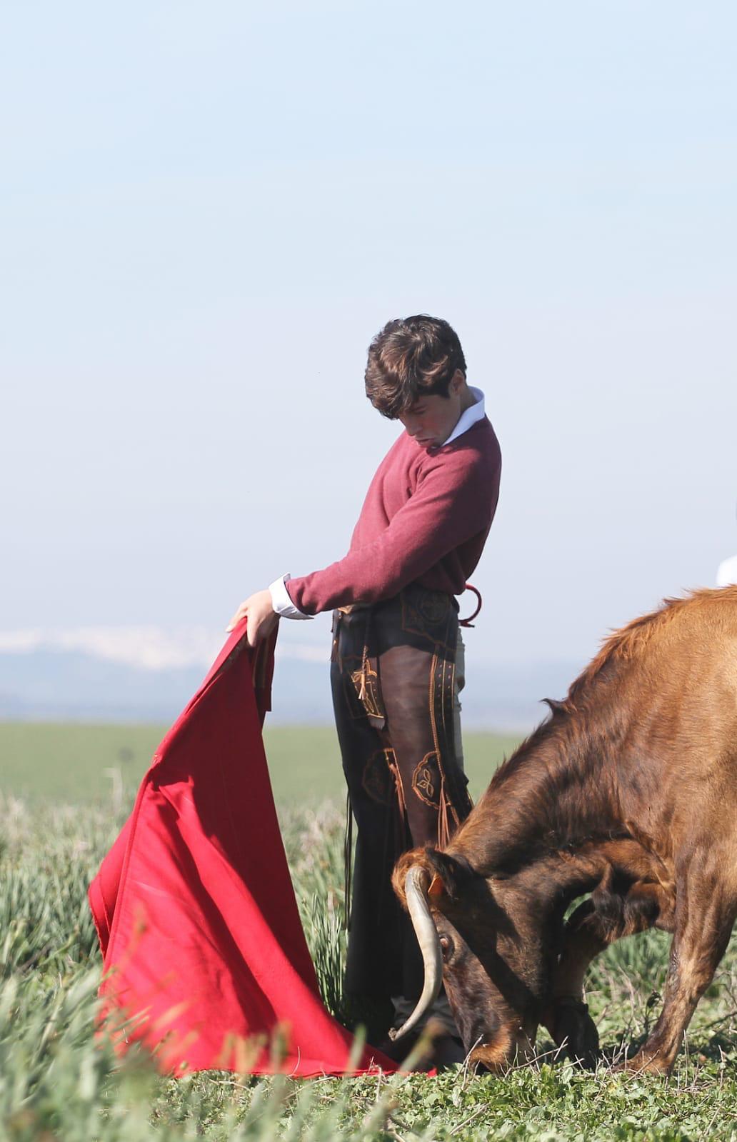 Parejo se prepara en la finca de La Palmosilla, en Tarifa (Cádiz)