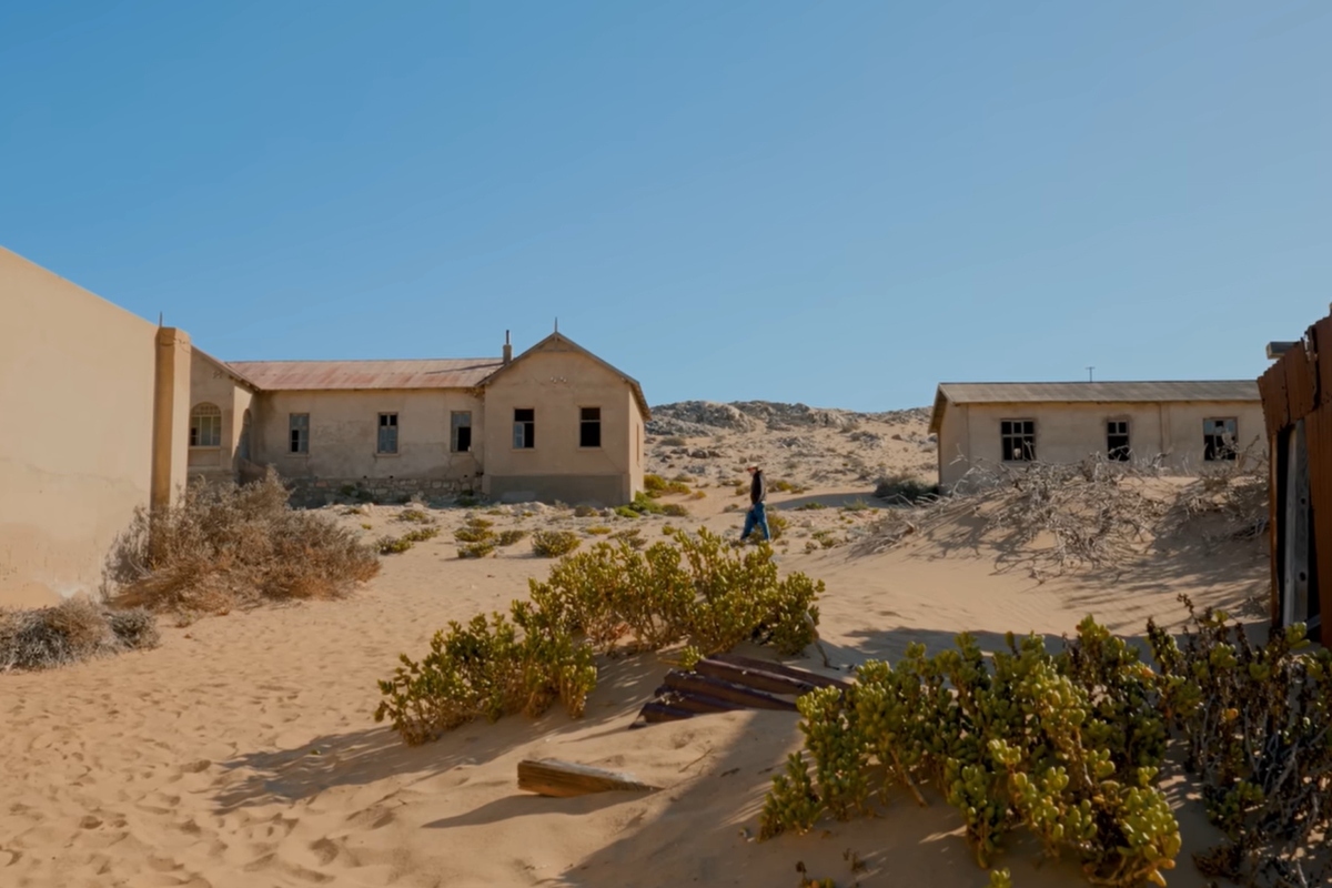 En 1908 encontraron un diamante en medio del desierto y construyeron una ciudad: ahora solo hay turistas y casas llenas de arena