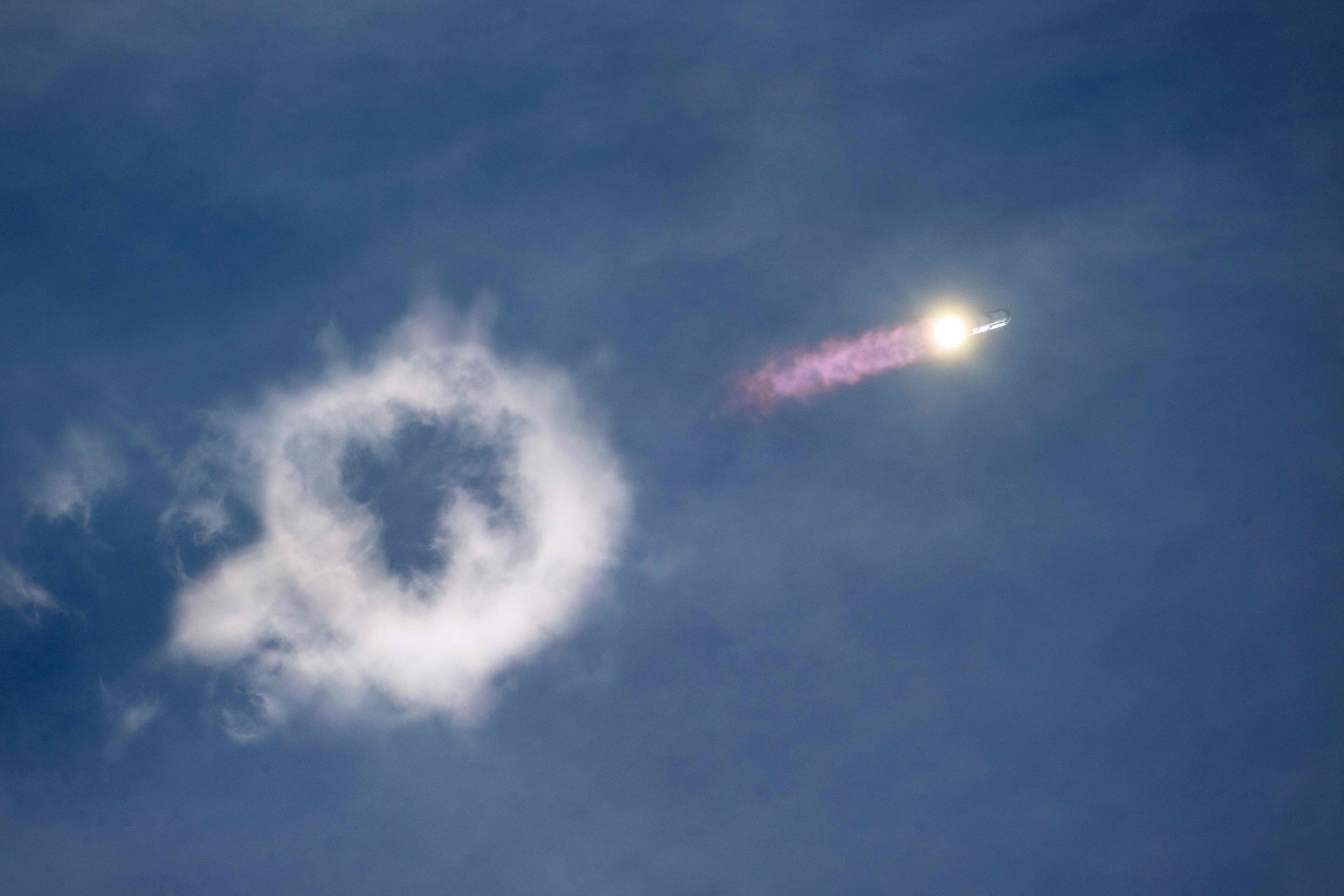 El vehículo espacial, poco después del despegue