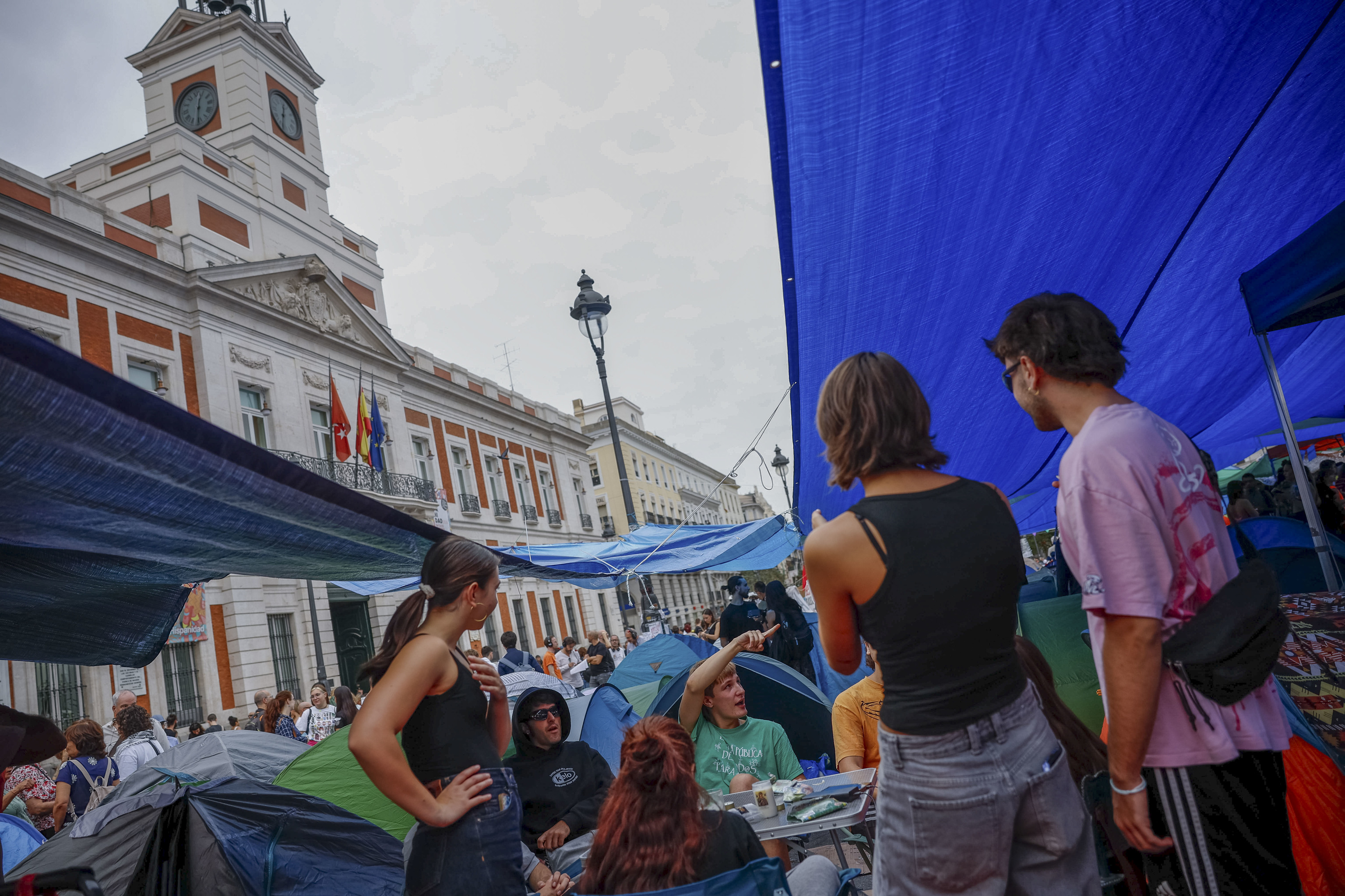 La acampada en Sol, en la tarde de ayer.