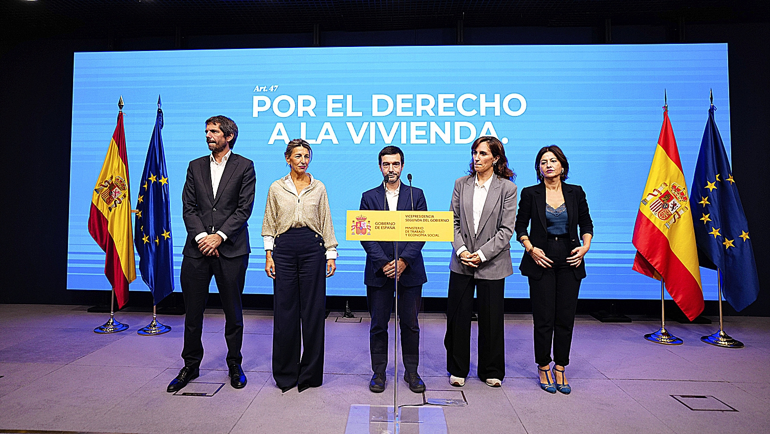 Los ministros de Sumar, Ernest Urtasun, Yolanda Díaz, Pablo Bustinduy, Mónica García y Sira Rego, ayer, en rueda de prensa.