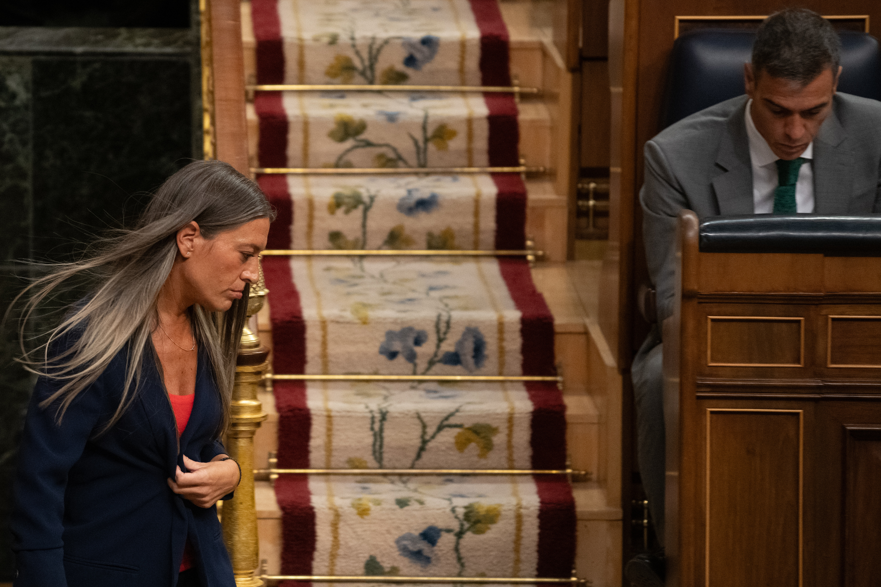 Míriam Nogueras, de Junts, ante Pedro Sánchez en el Congreso.