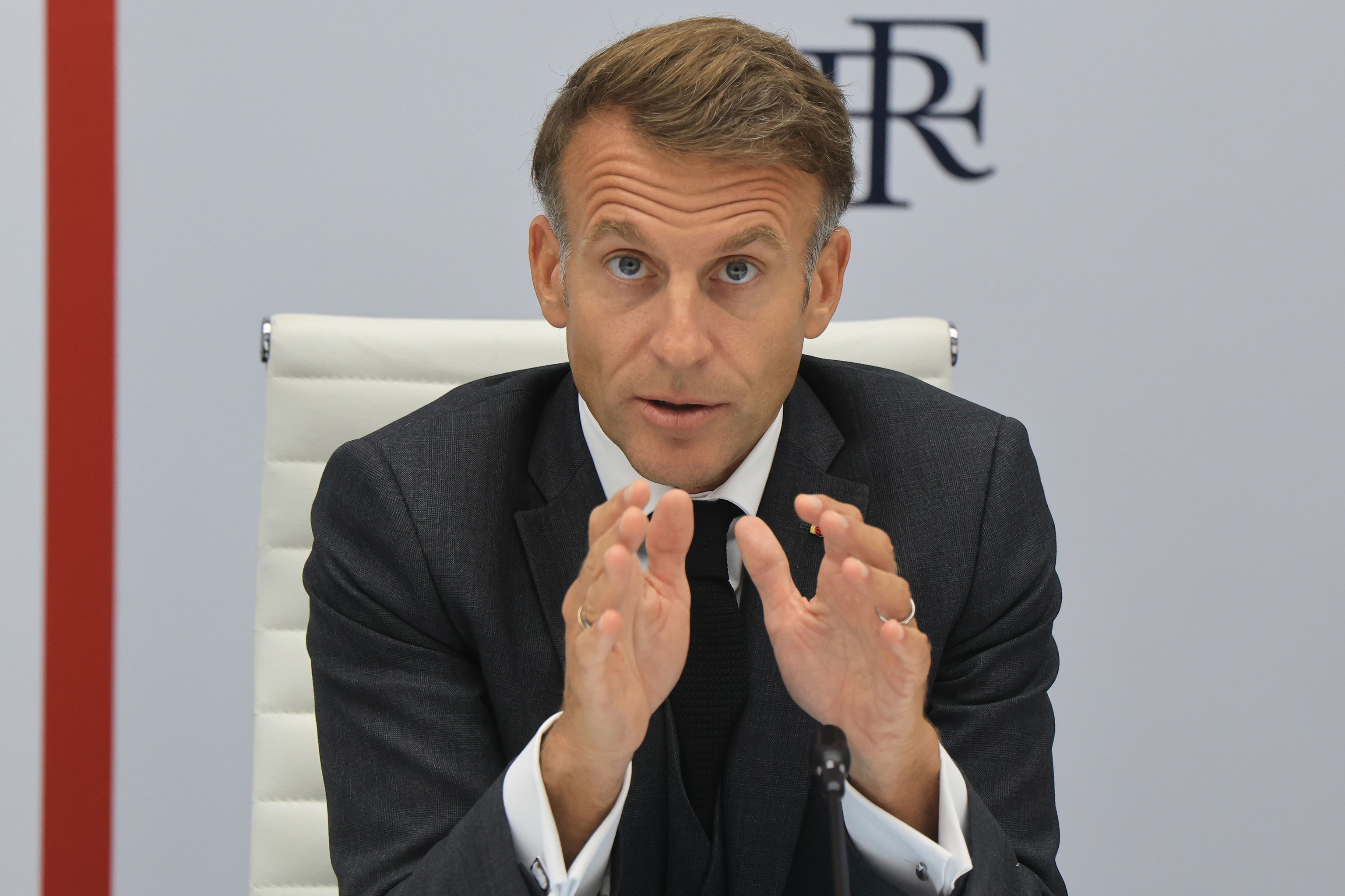 Macron anuncia que el G7 liberará 100 milllones de barriles de petróleo y de diésel para "reducir los precios" | Macroeconomía