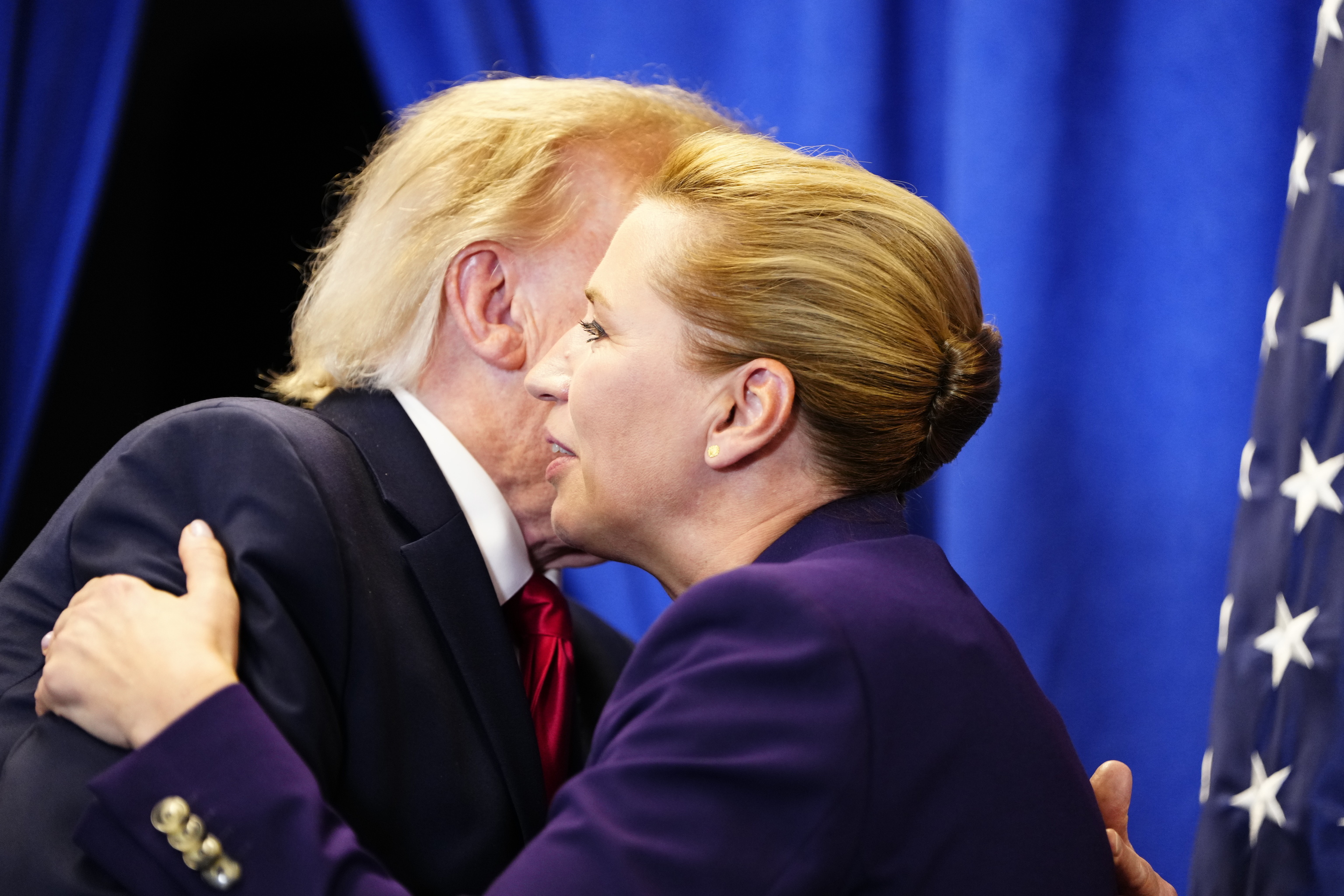 Trump con la líder danesa, Mette Frederiksen.