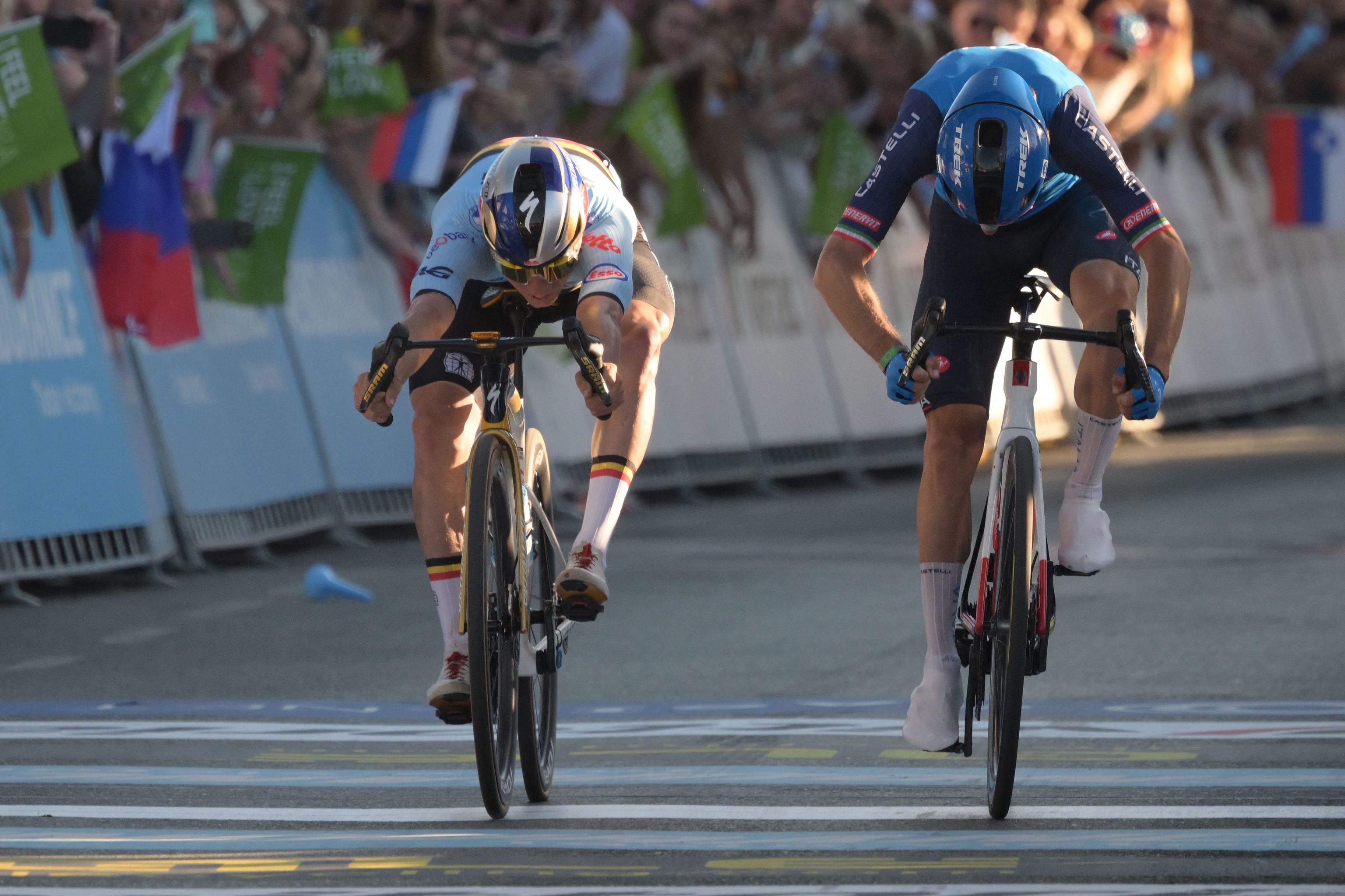 Evenepoel y Ciccone, en el sprint, del Europeo en ruta.
