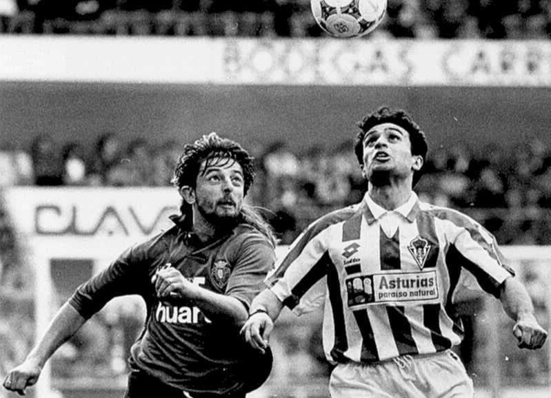 Ziober (izda.), durante un partido contra el Sporting de Gijón en 1994.