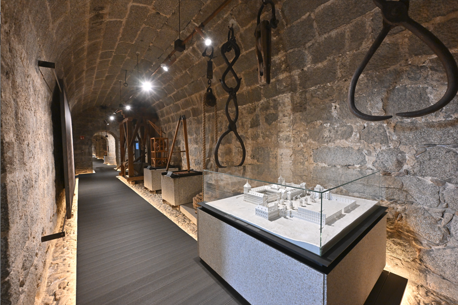 Algunas de las herramientas empleadas en la construcción del monasterio.