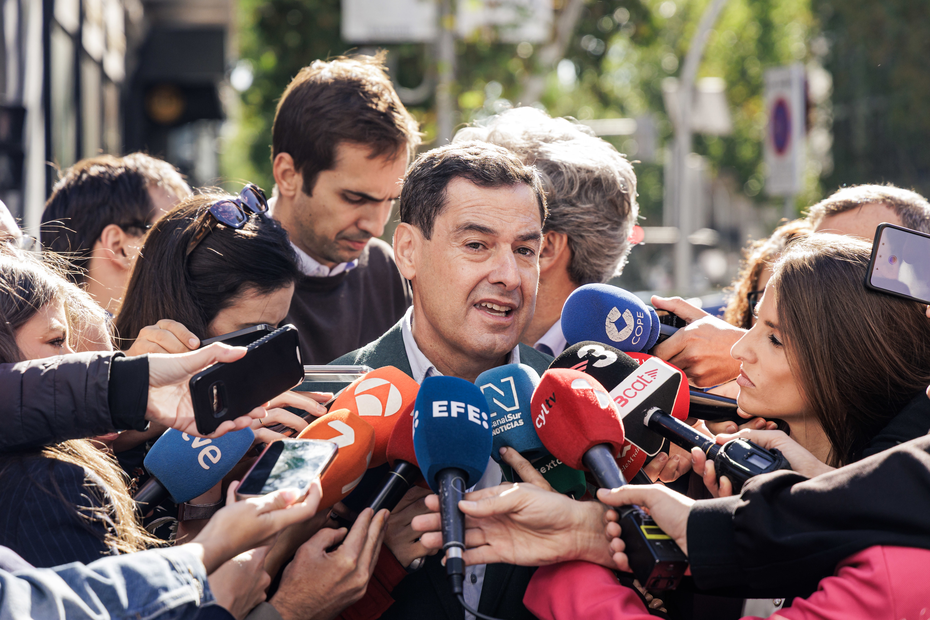Moreno y Ayuso harán campaña propia como si fueran candidatos para reforzar a Feijóo: 