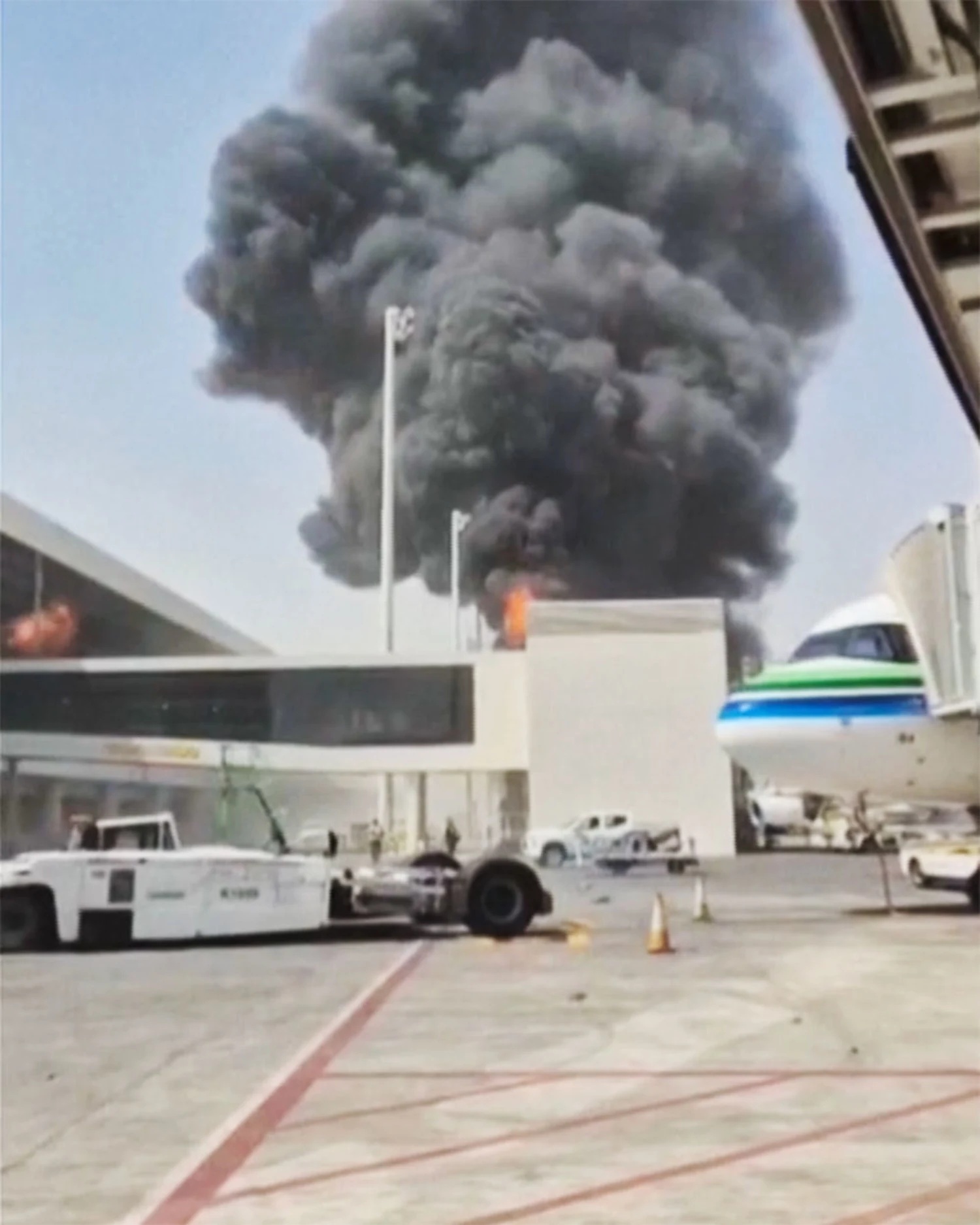 Explosiones en el aeropuerto de Riad tras los ataques