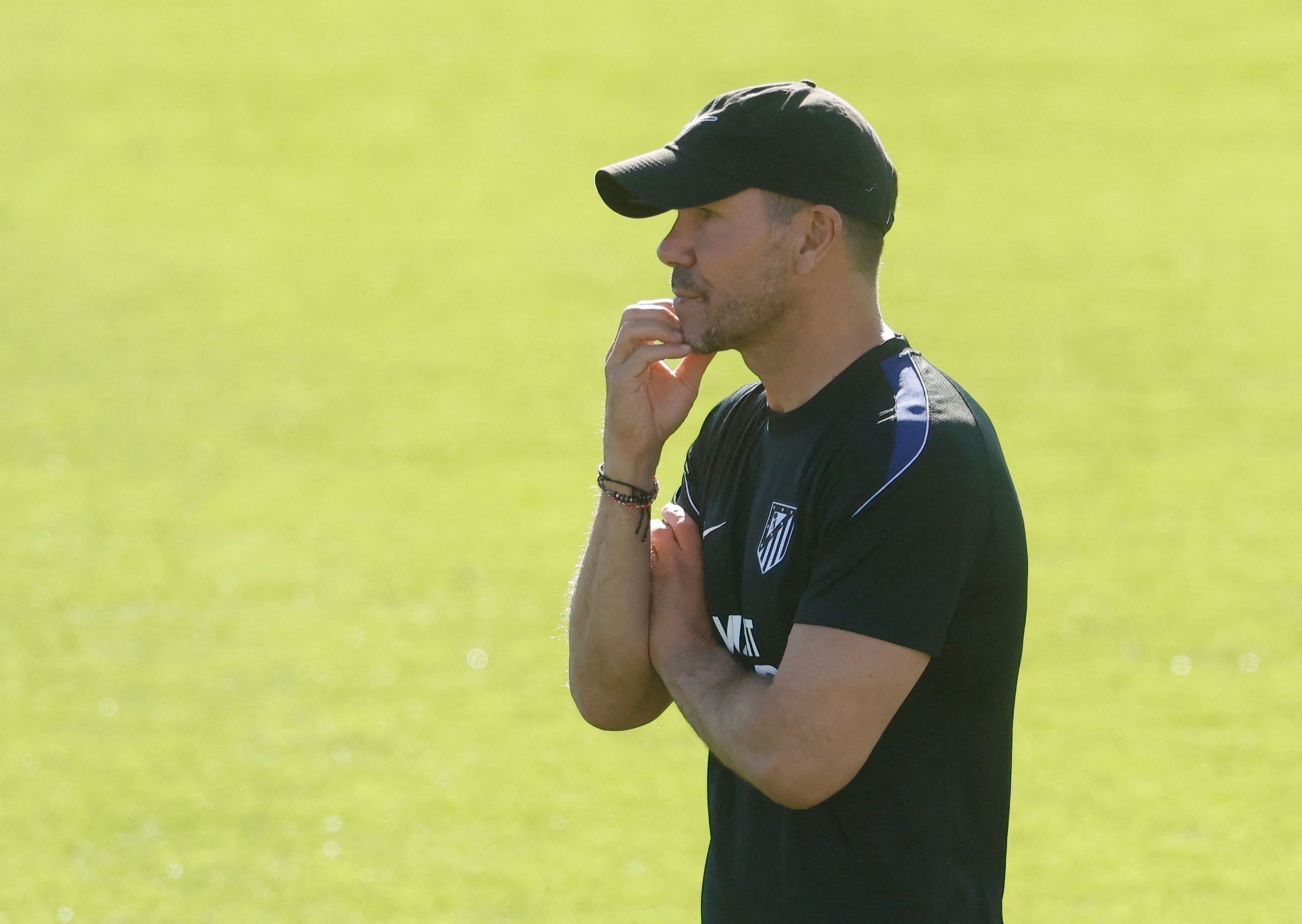 El técnico, en un entrenamiento con el equipo.