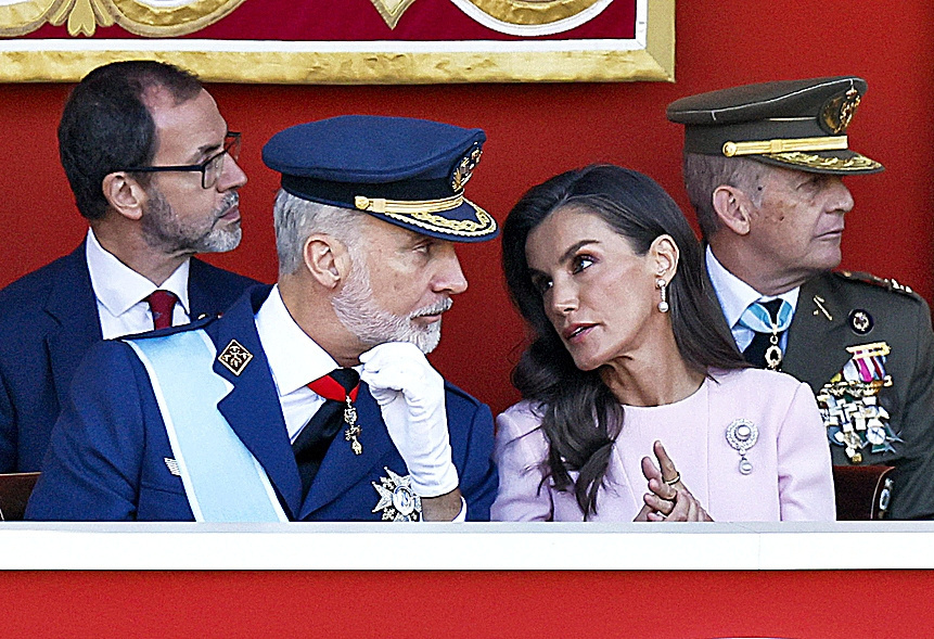 Los Reyes de España, durante el desfile de la Fiesta Nacional.