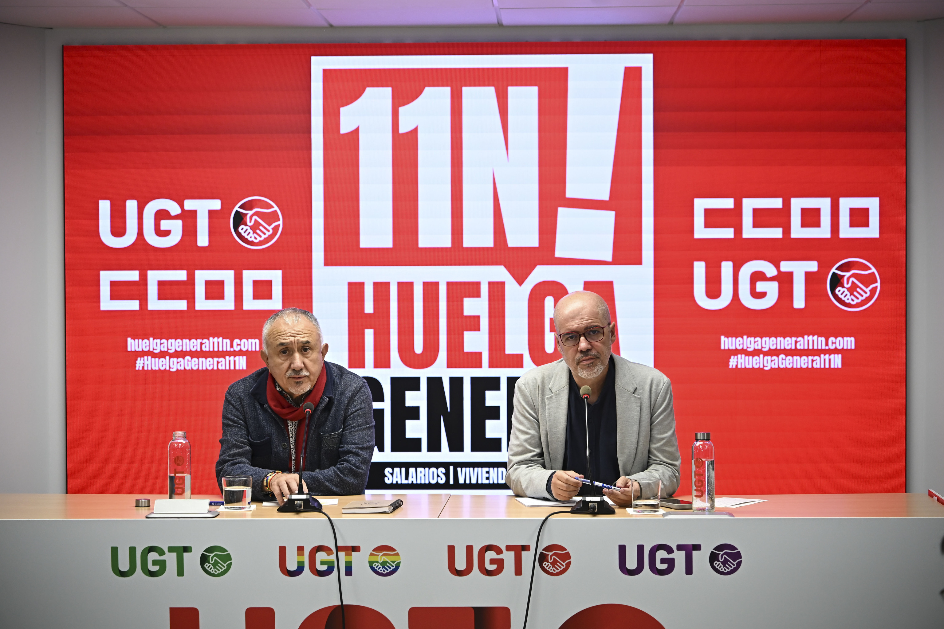 Los secretarios generales de UGT y CCOO, Pepe Álvarez y Unai Sordo, en rueda de prensa para dar los detalles de la convocatoria de huelga general el 11 de noviembre.