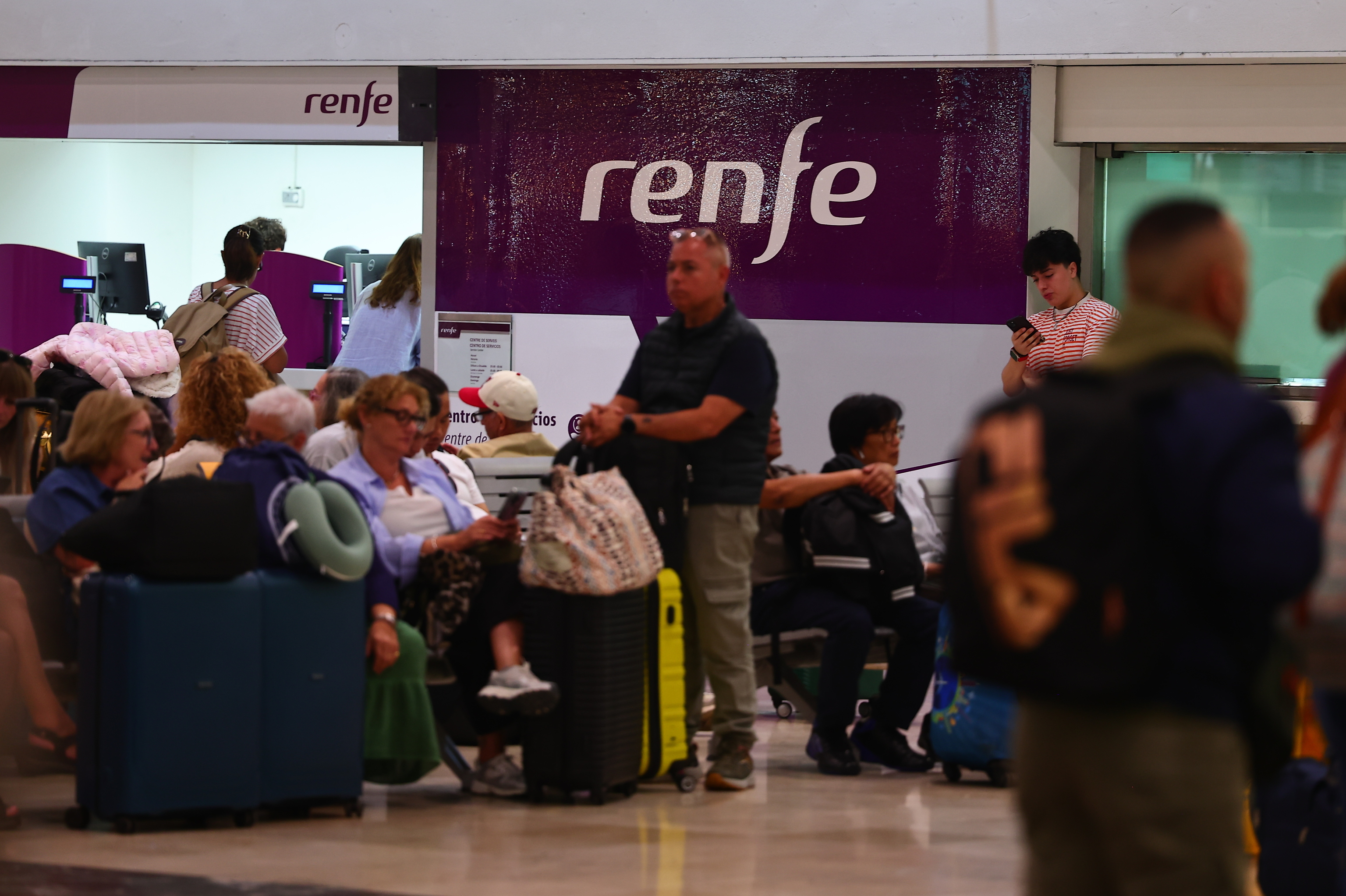 Pasajeros en la estación de Sants