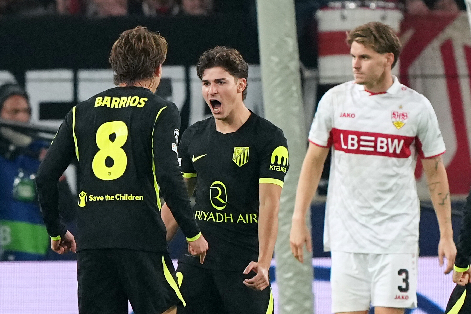 Julián celebra su tanto en Stuttgart.